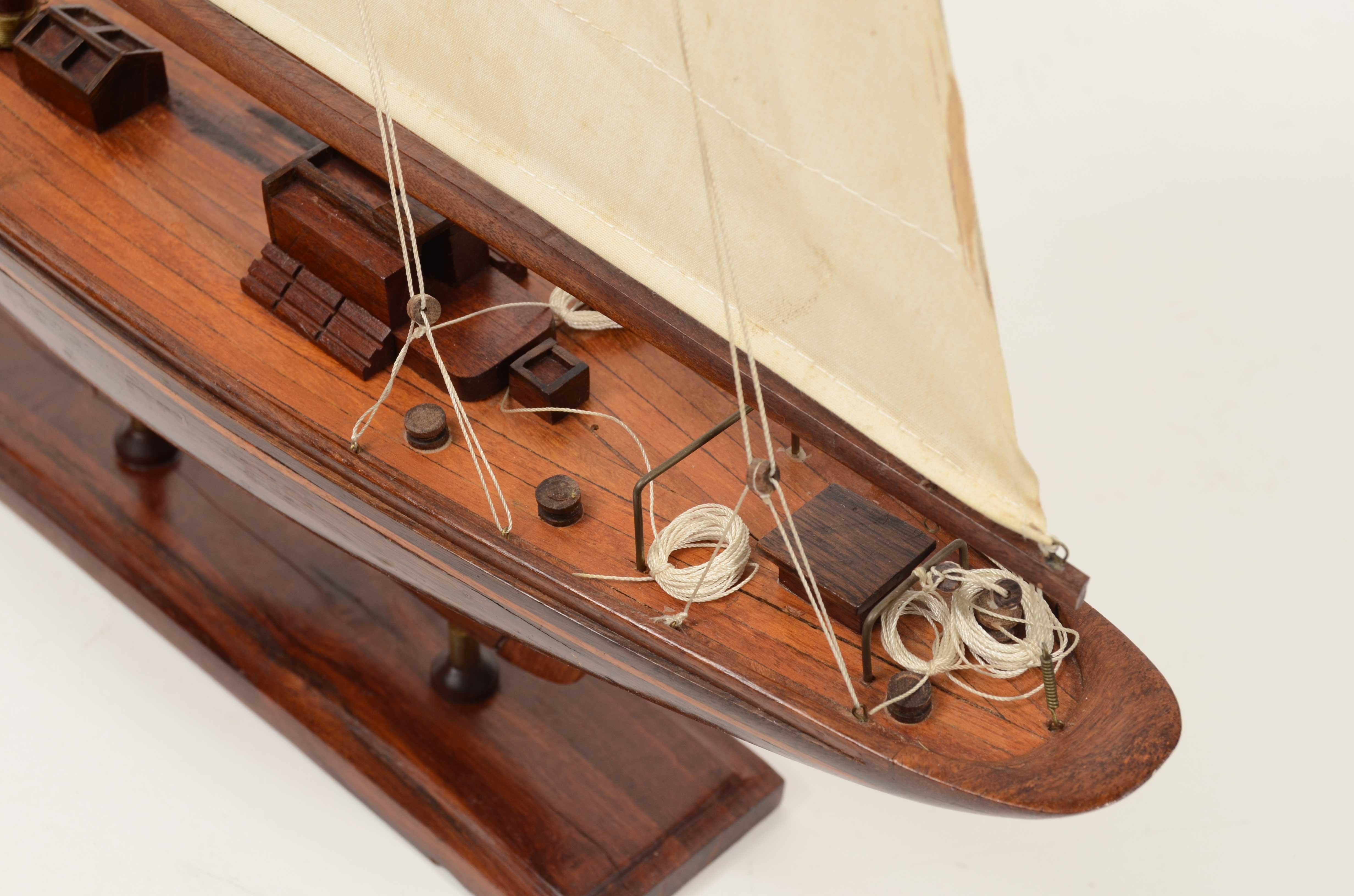 Maquette du célèbre yacht Endeavour de la classe J.C.E. conçu. Nicholsons en vente 5