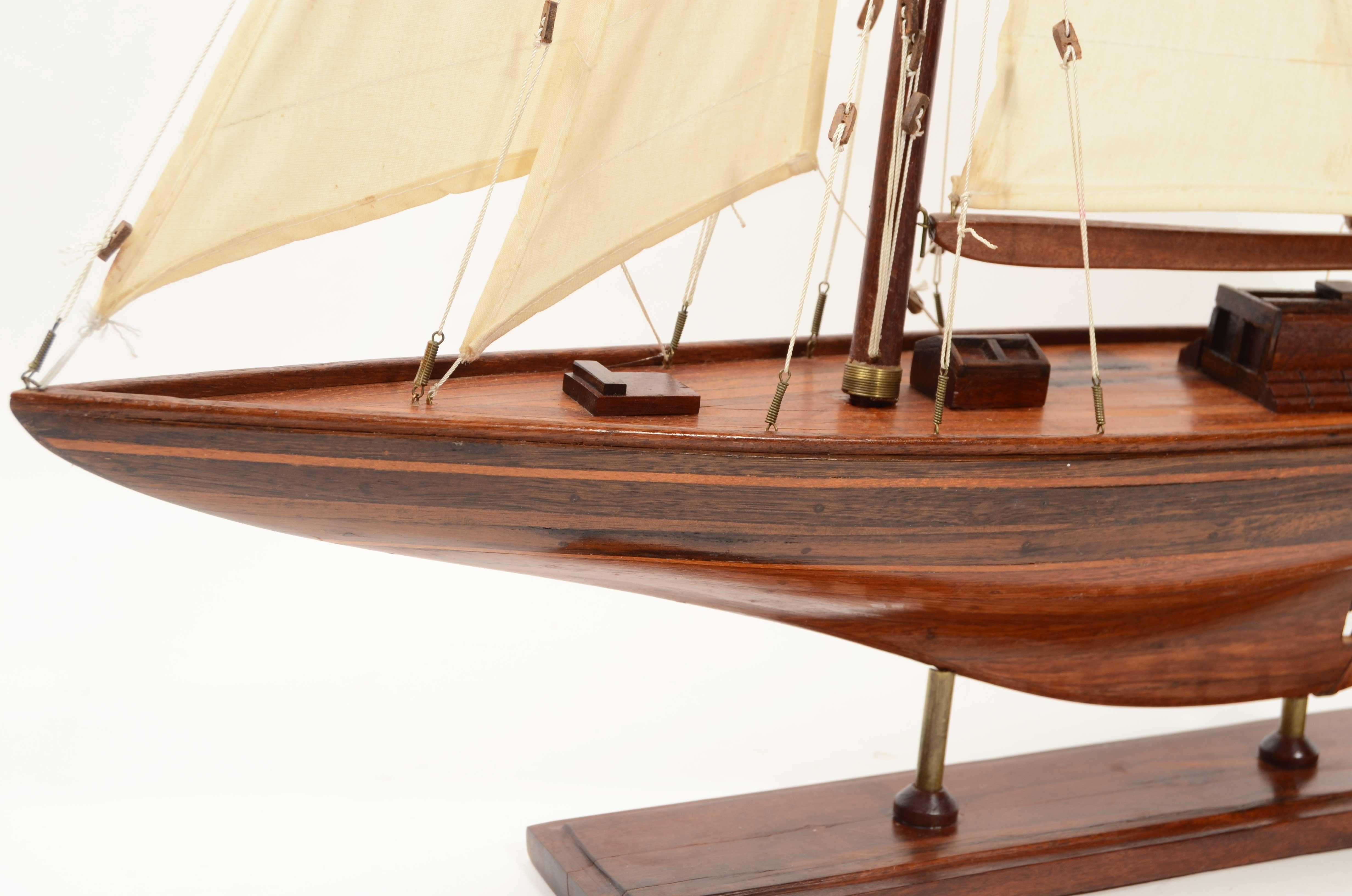 Maquette du célèbre yacht Endeavour de la classe J.C.E. conçu. Nicholsons en vente 3