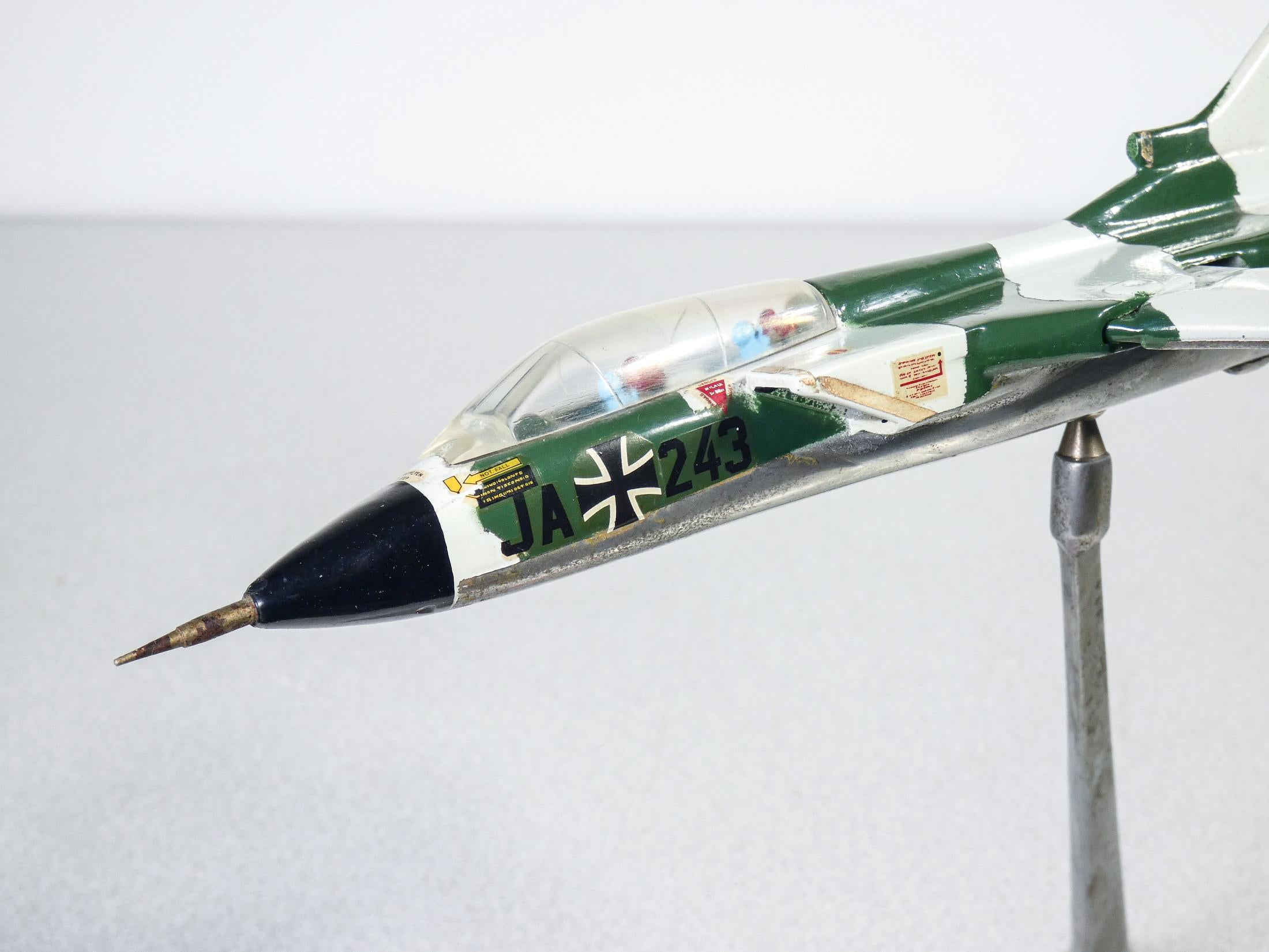 Aluminum model of warplane, Panavia Tornado. Anni 80 For Sale 5
