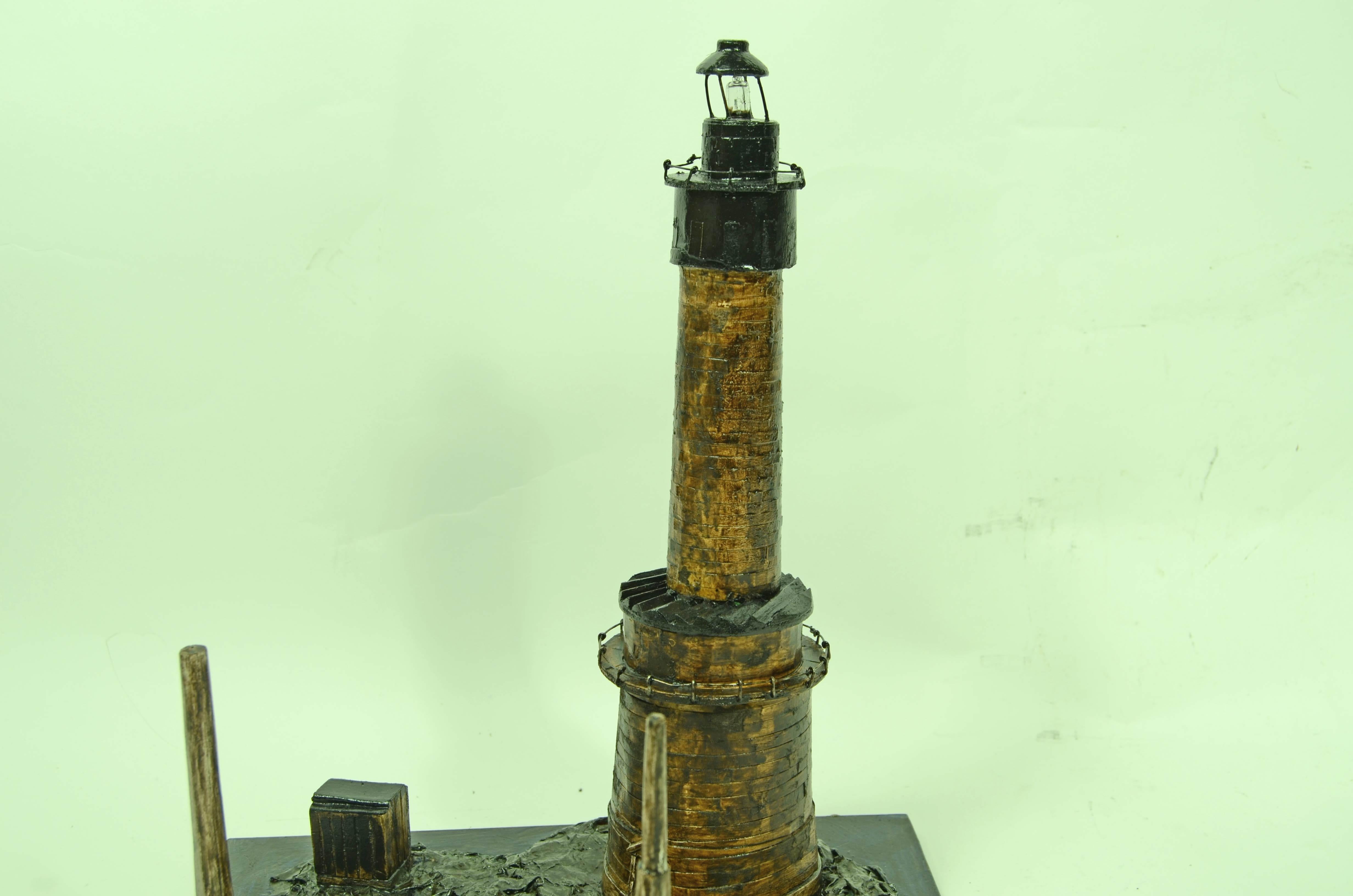 Modellino di faro realizzato negli anni Cinquanta in cartapesta, gesso e legno In Good Condition For Sale In Milan, IT