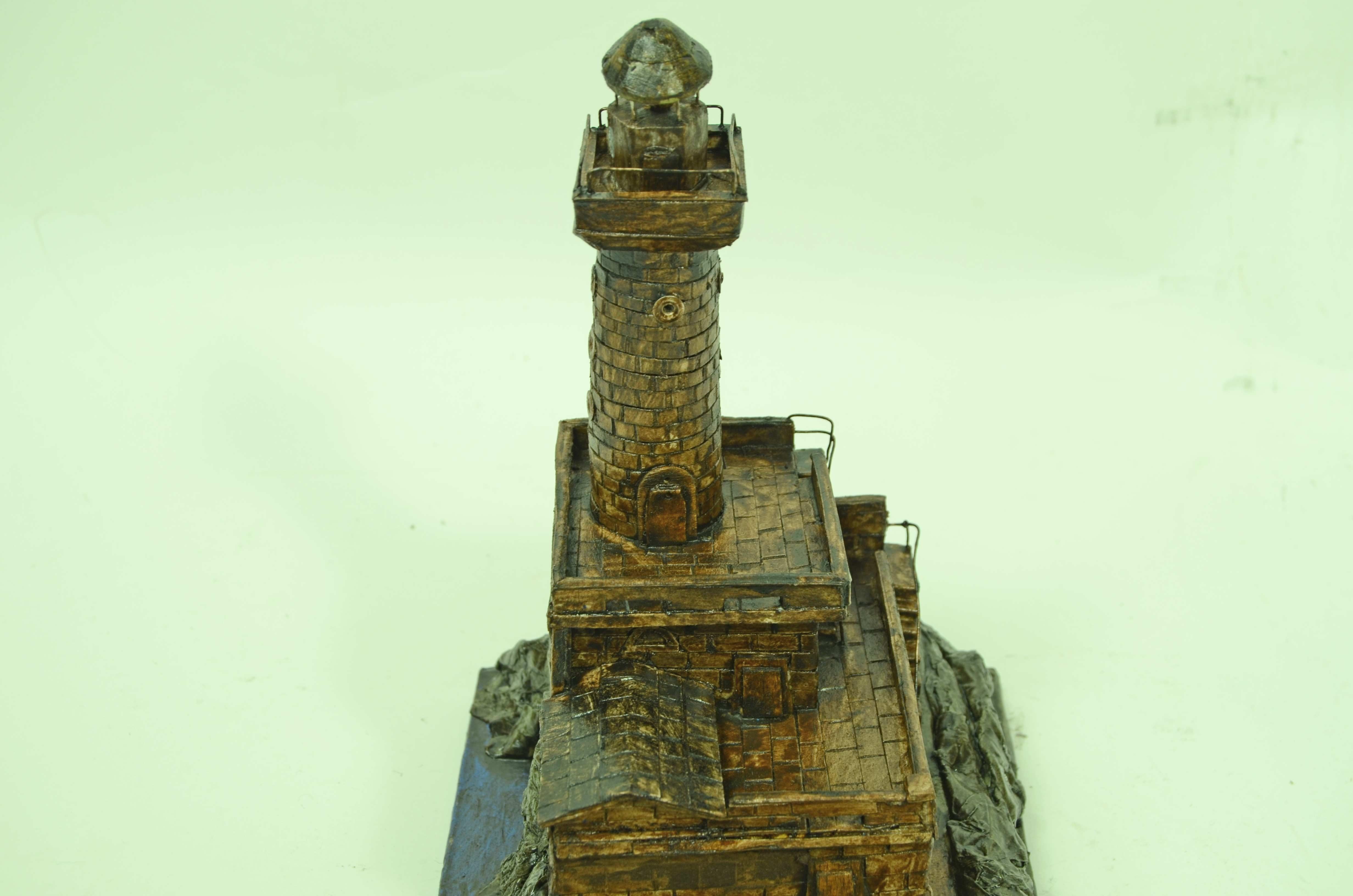 Faro-Modell, hergestellt in den fünfziger Jahren in Gipskarton und Holz im Angebot 2