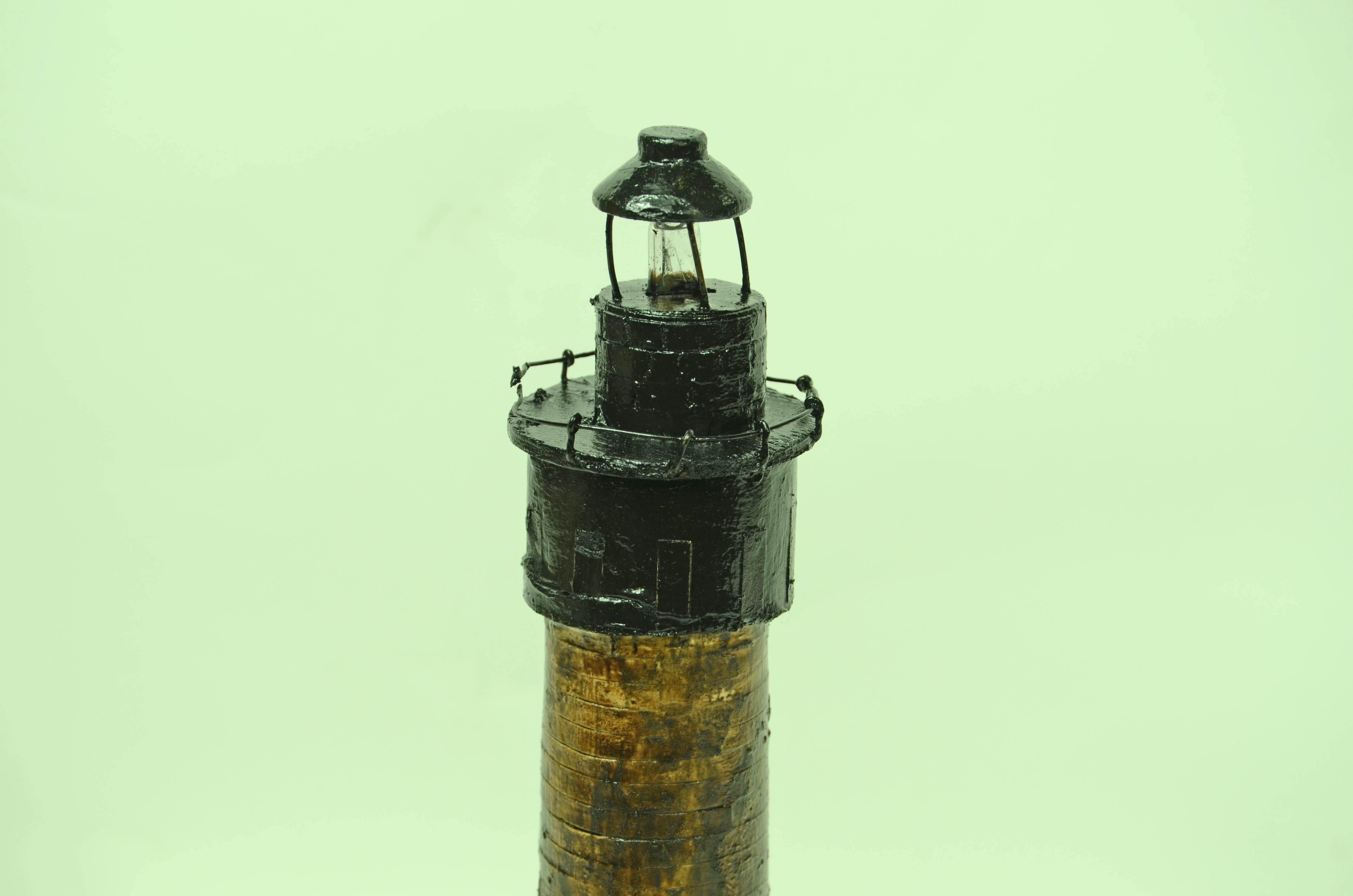 Modellino di faro realizzato negli anni Cinquanta in cartapesta, gesso e legno For Sale 3