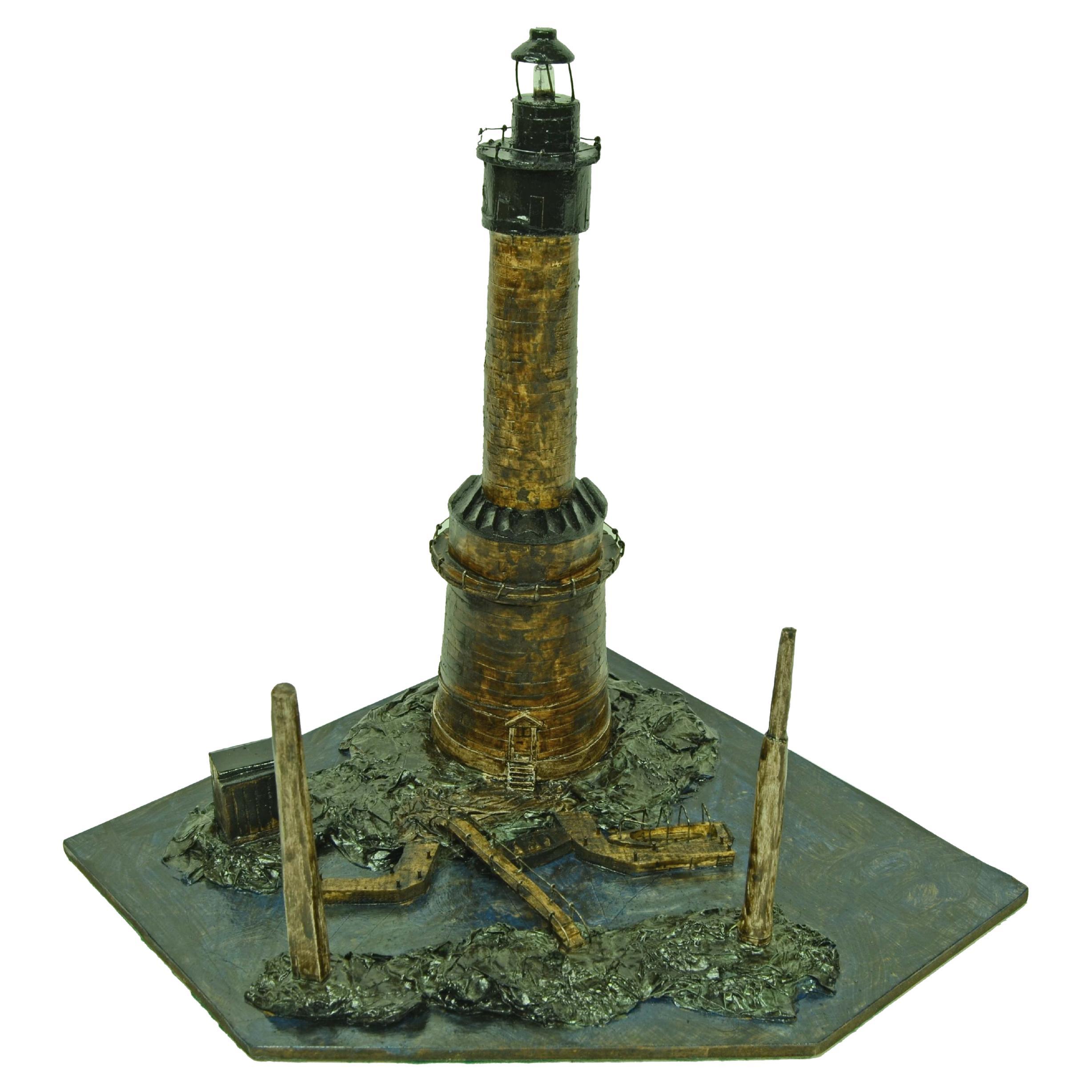 Modellino di faro realizzato negli anni Cinquanta in cartapesta, gesso e legno For Sale