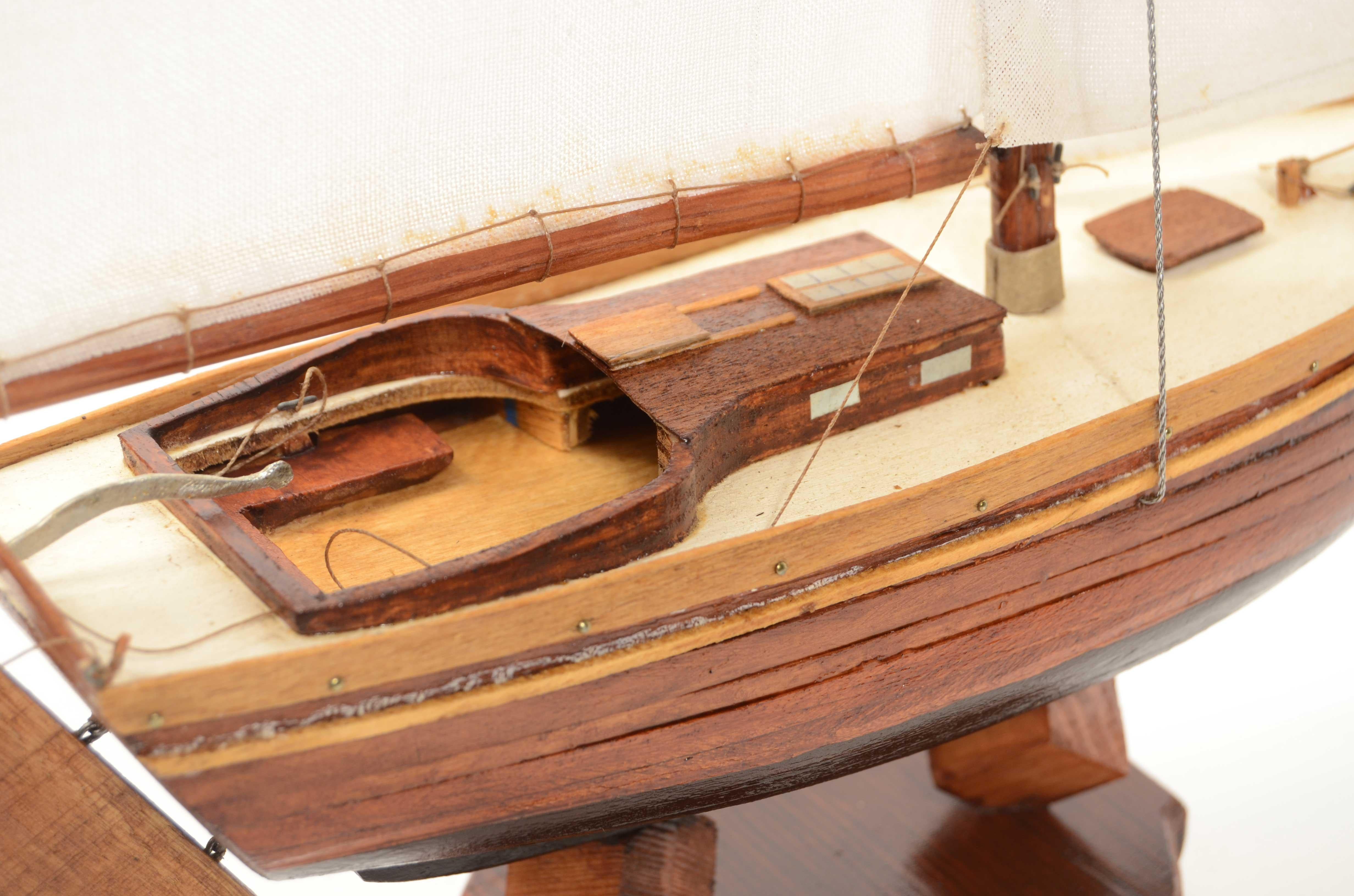 Modèle réduit du coupeur aurique San Nicolo de Carlo Sciarelli datant des années 1980 en vente 5