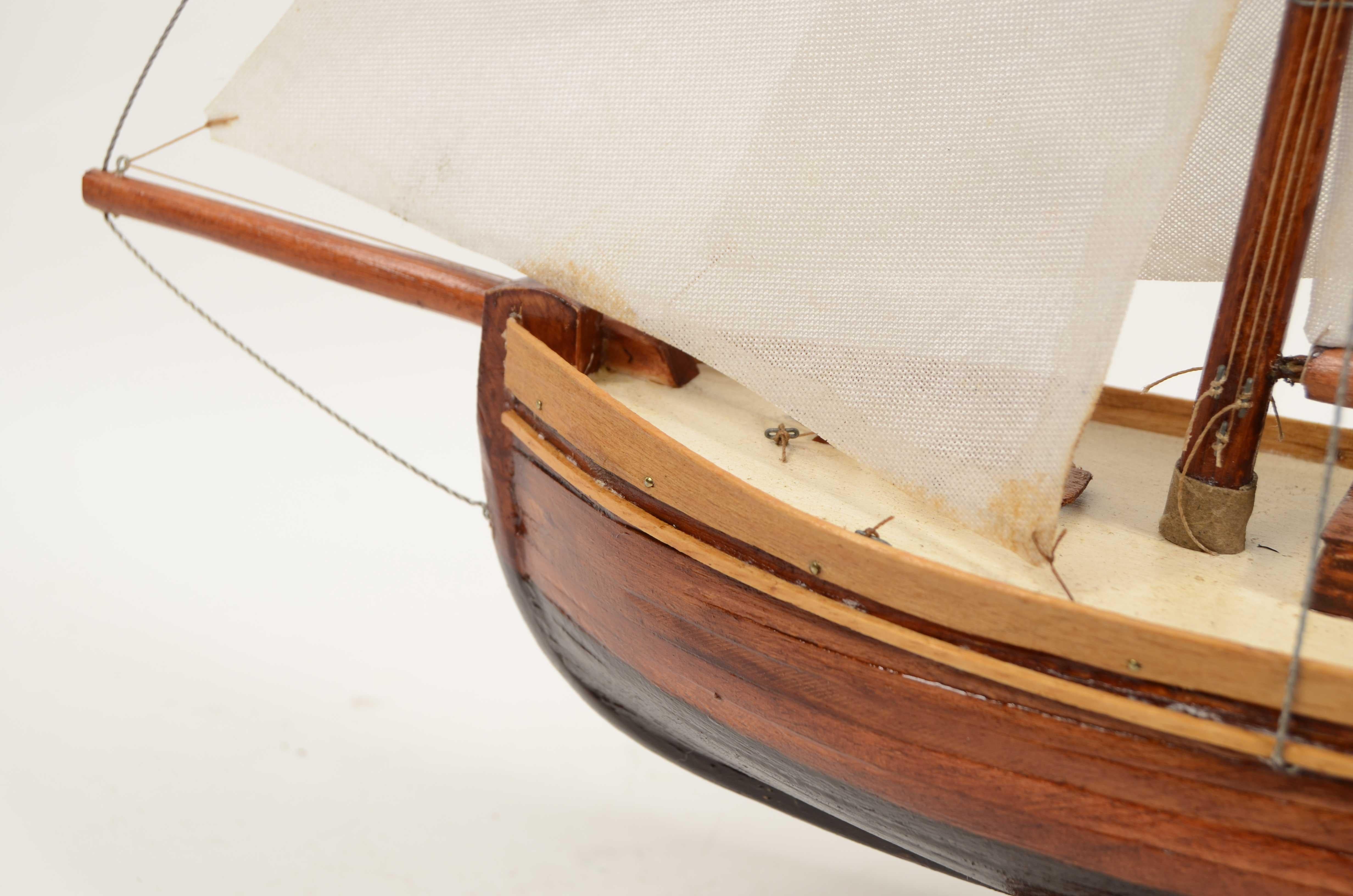 Modèle réduit du coupeur aurique San Nicolo de Carlo Sciarelli datant des années 1980 en vente 7