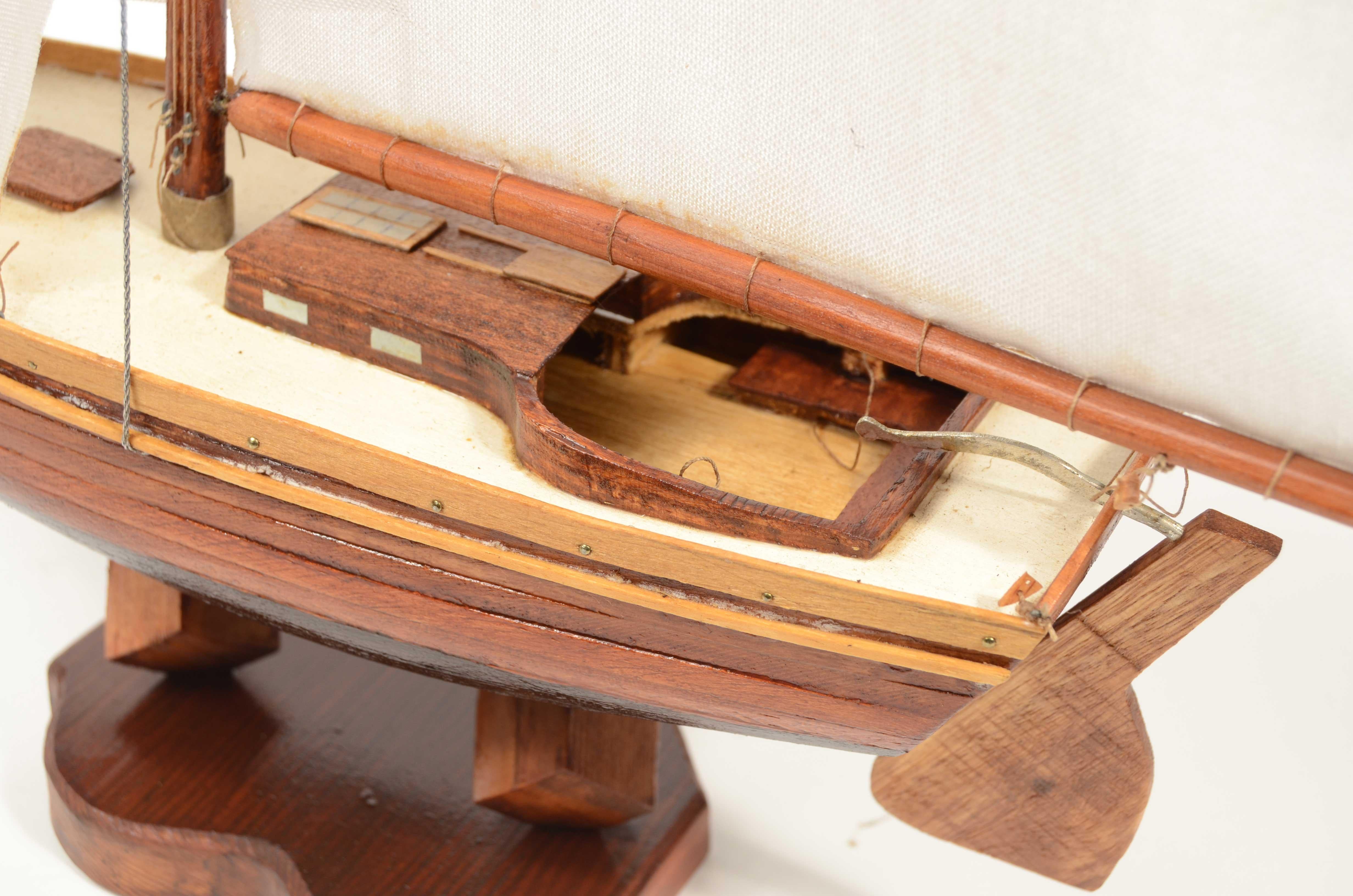 Modèle réduit du coupeur aurique San Nicolo de Carlo Sciarelli datant des années 1980 en vente 8