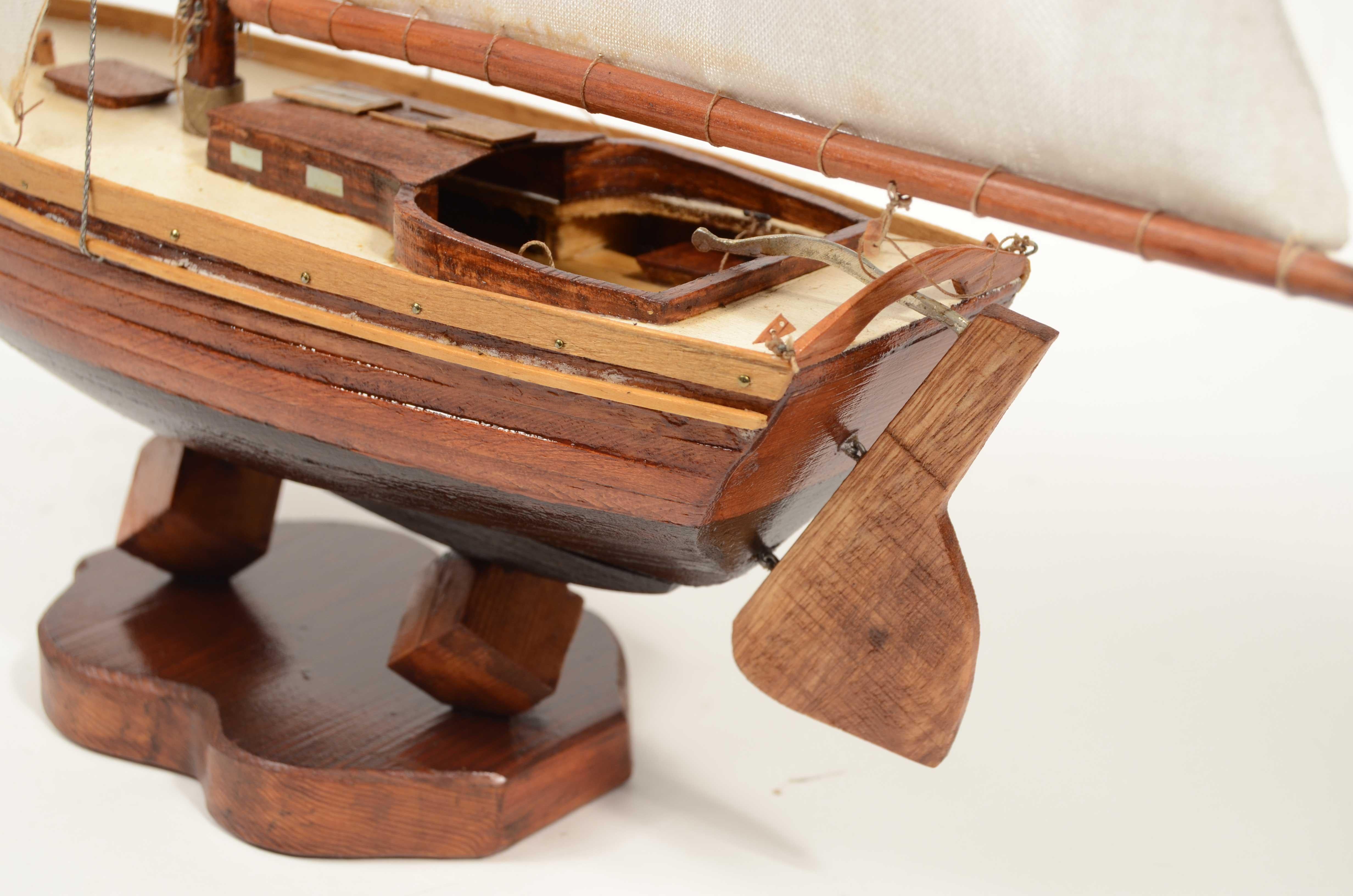 Modèle réduit du coupeur aurique San Nicolo de Carlo Sciarelli datant des années 1980 en vente 9