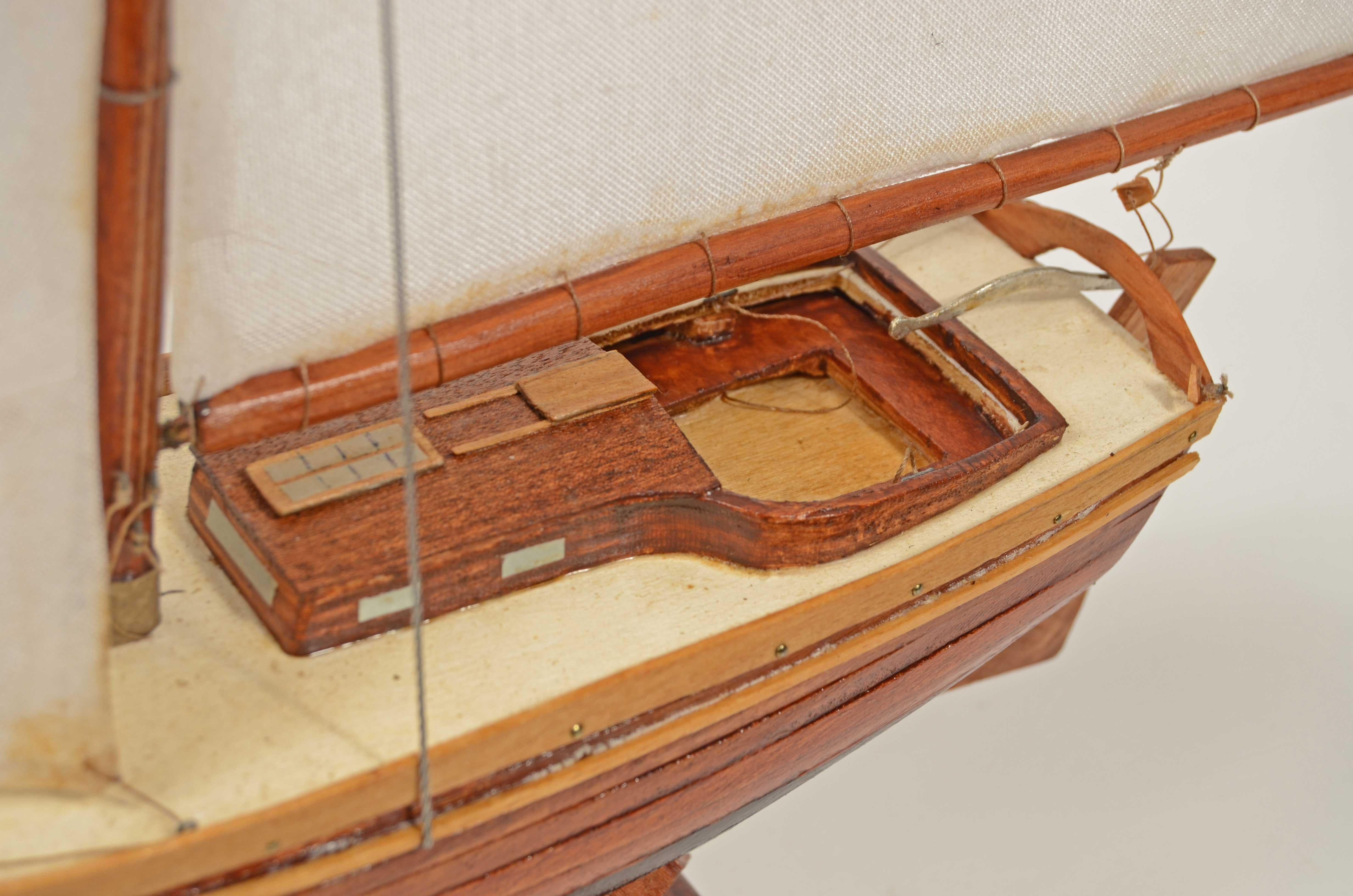 Modèle réduit du coupeur aurique San Nicolo de Carlo Sciarelli datant des années 1980 en vente 11