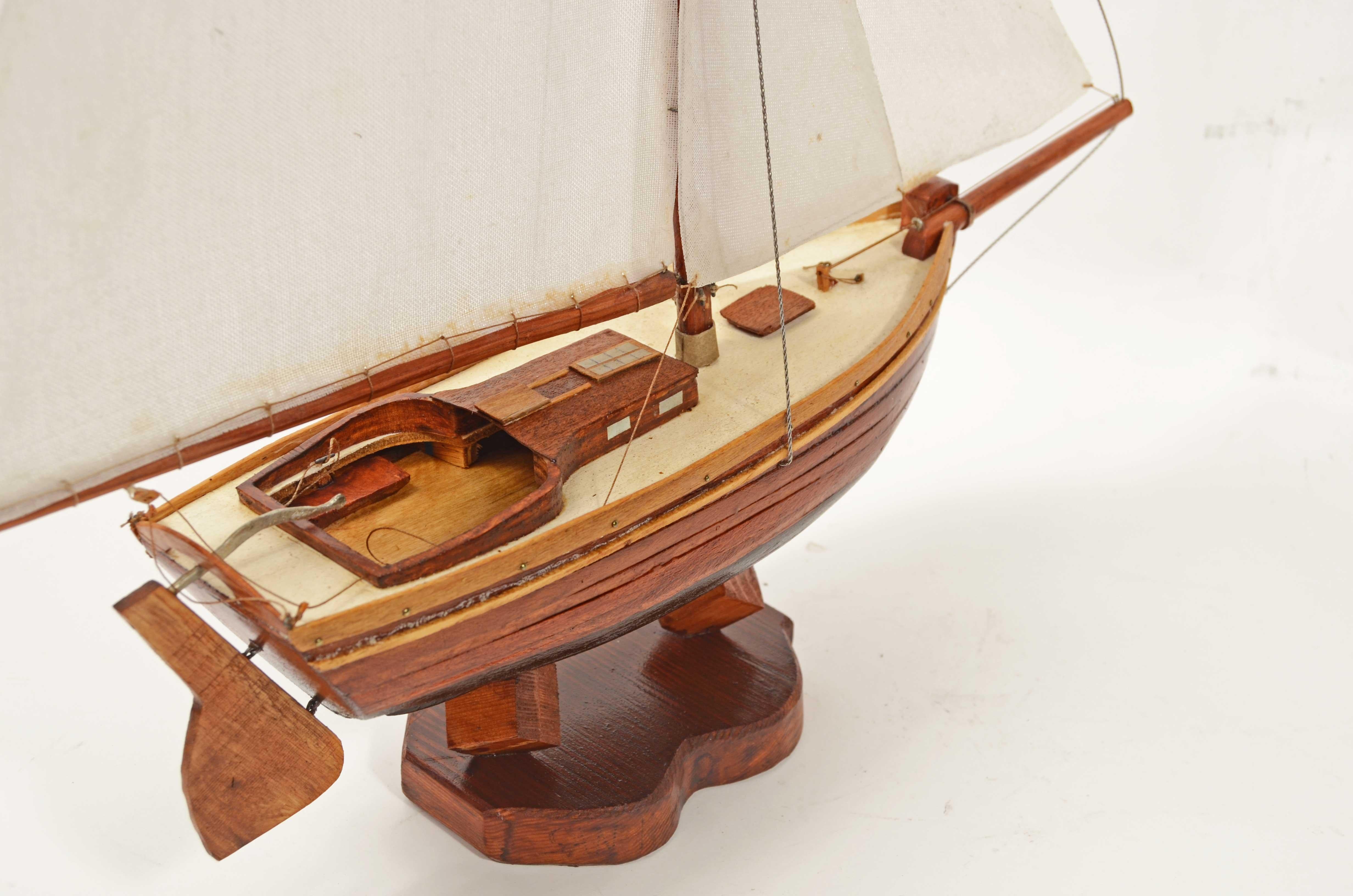 Bois Modèle réduit du coupeur aurique San Nicolo de Carlo Sciarelli datant des années 1980 en vente