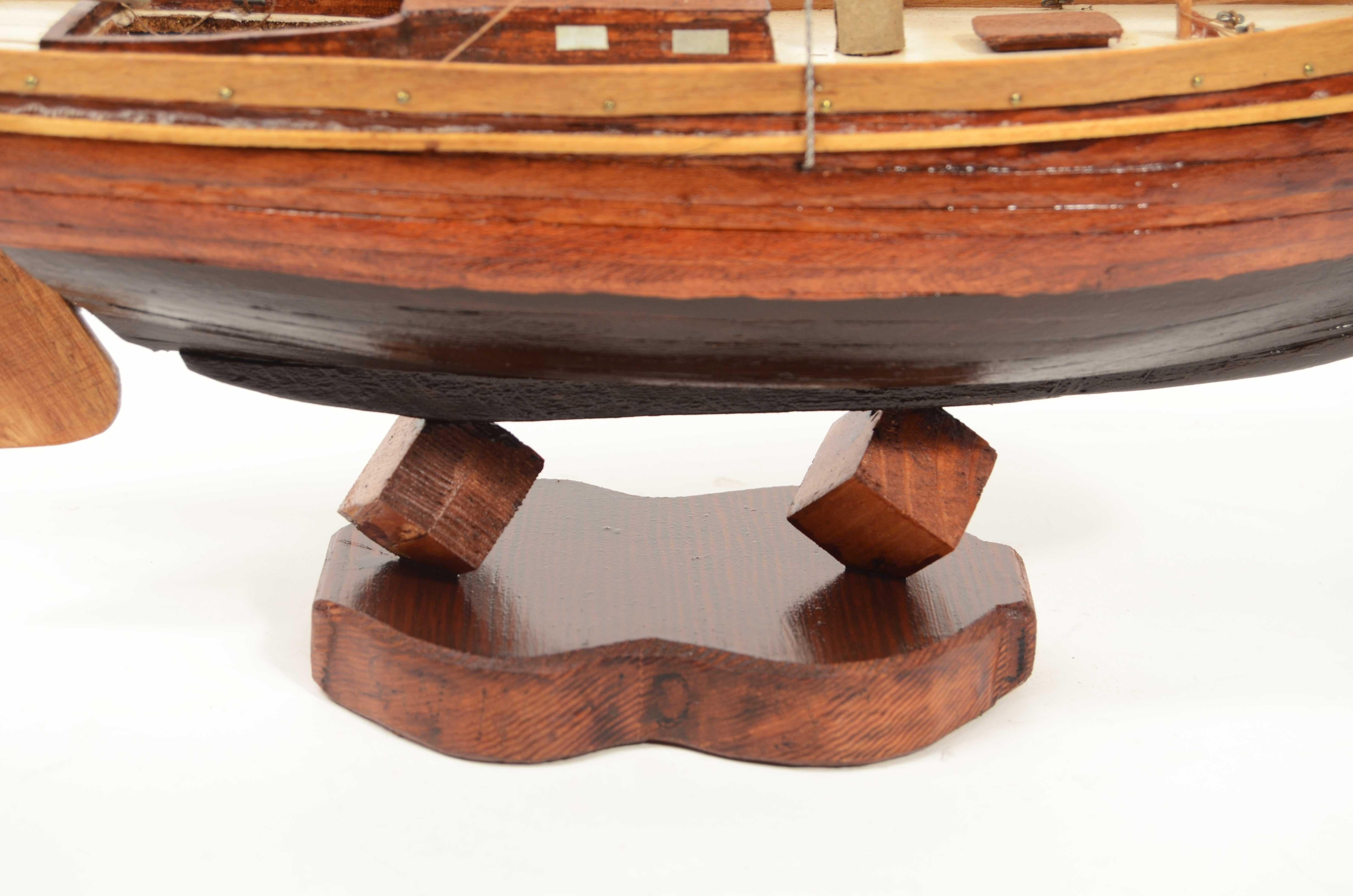 Modèle réduit du coupeur aurique San Nicolo de Carlo Sciarelli datant des années 1980 en vente 3