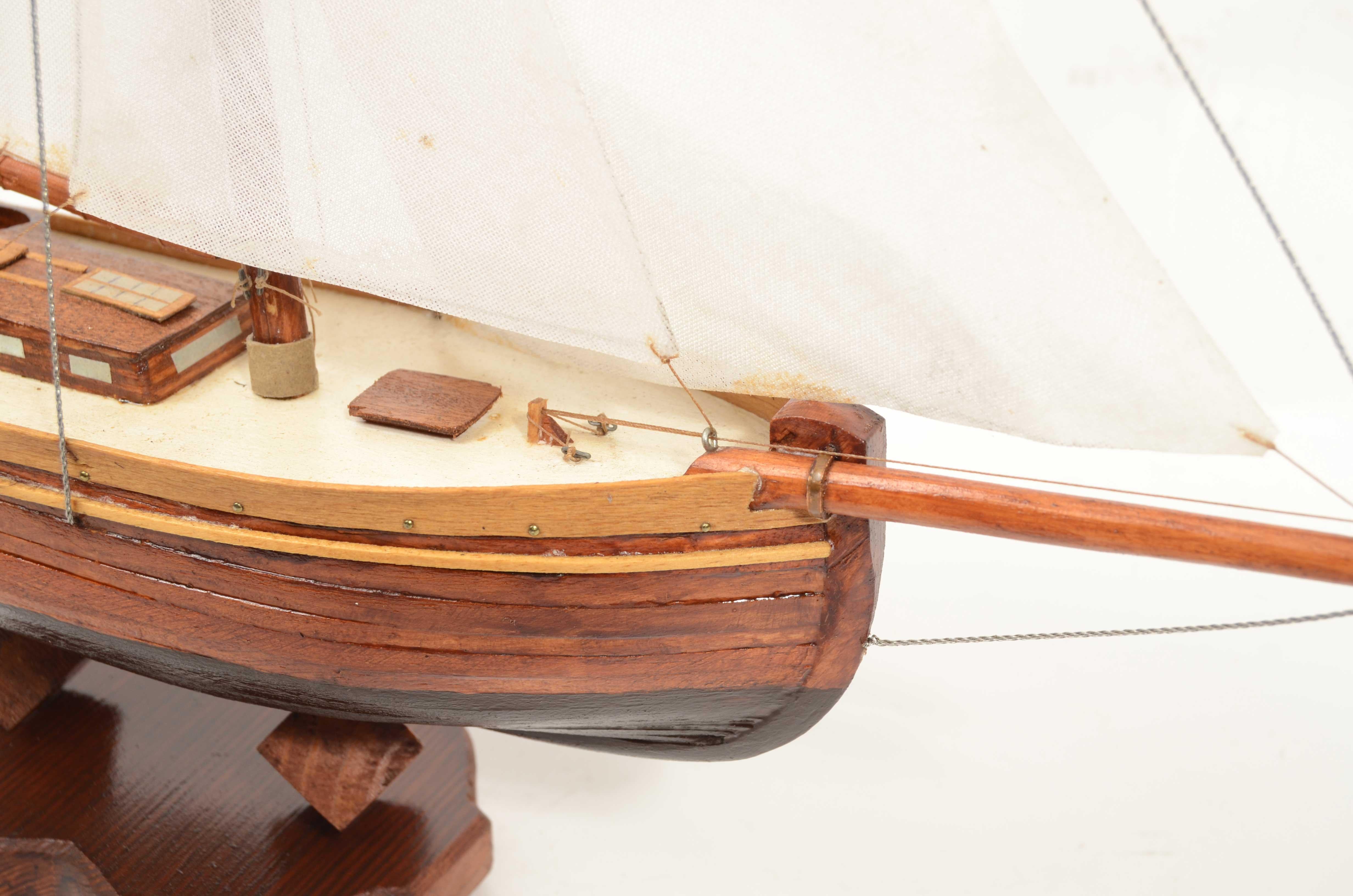 Modèle réduit du coupeur aurique San Nicolo de Carlo Sciarelli datant des années 1980 en vente 4