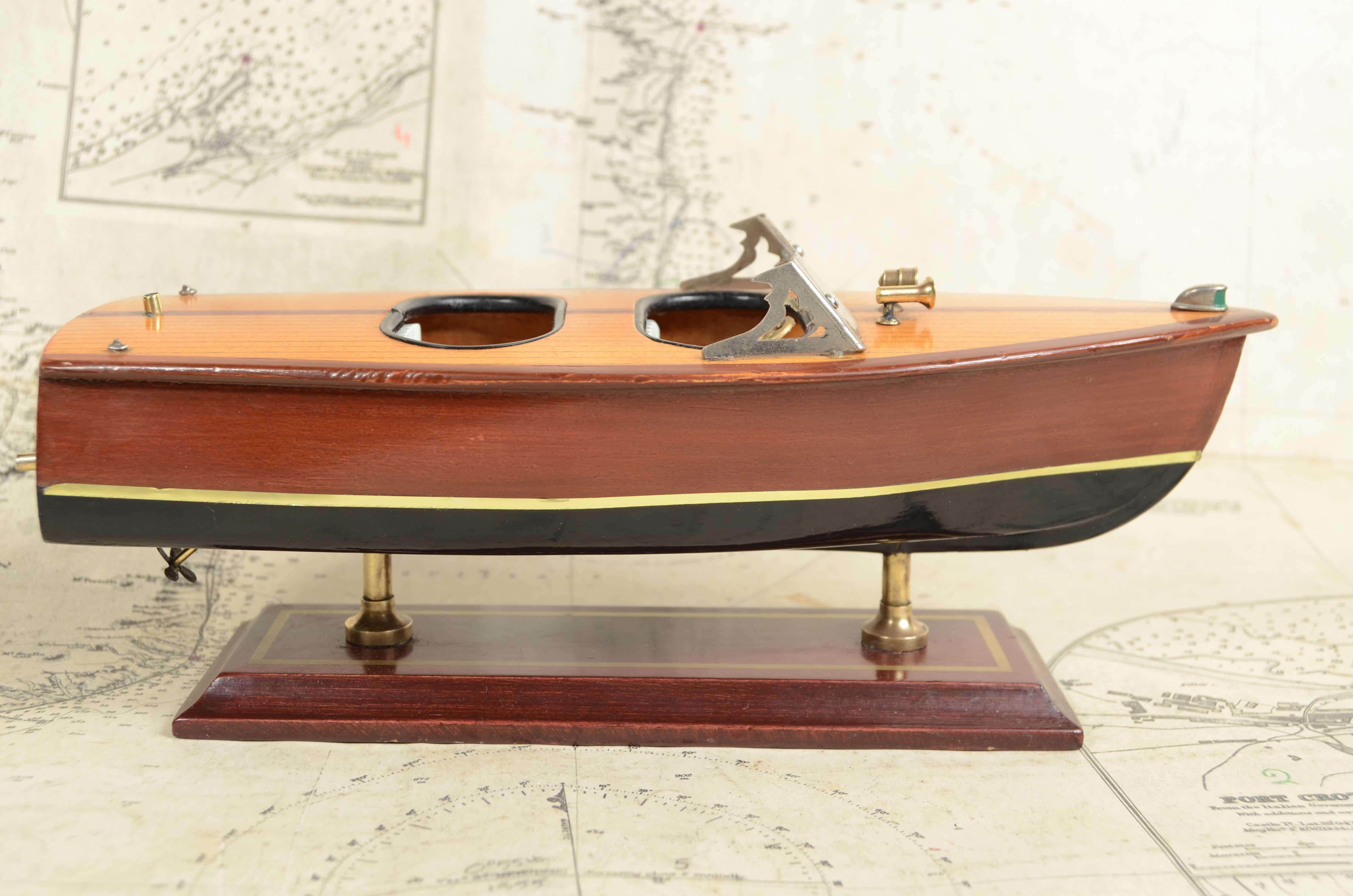 Maßstabsgetreues Modell eines italienischen Motorboots aus den 1950er Jahren im Angebot 3