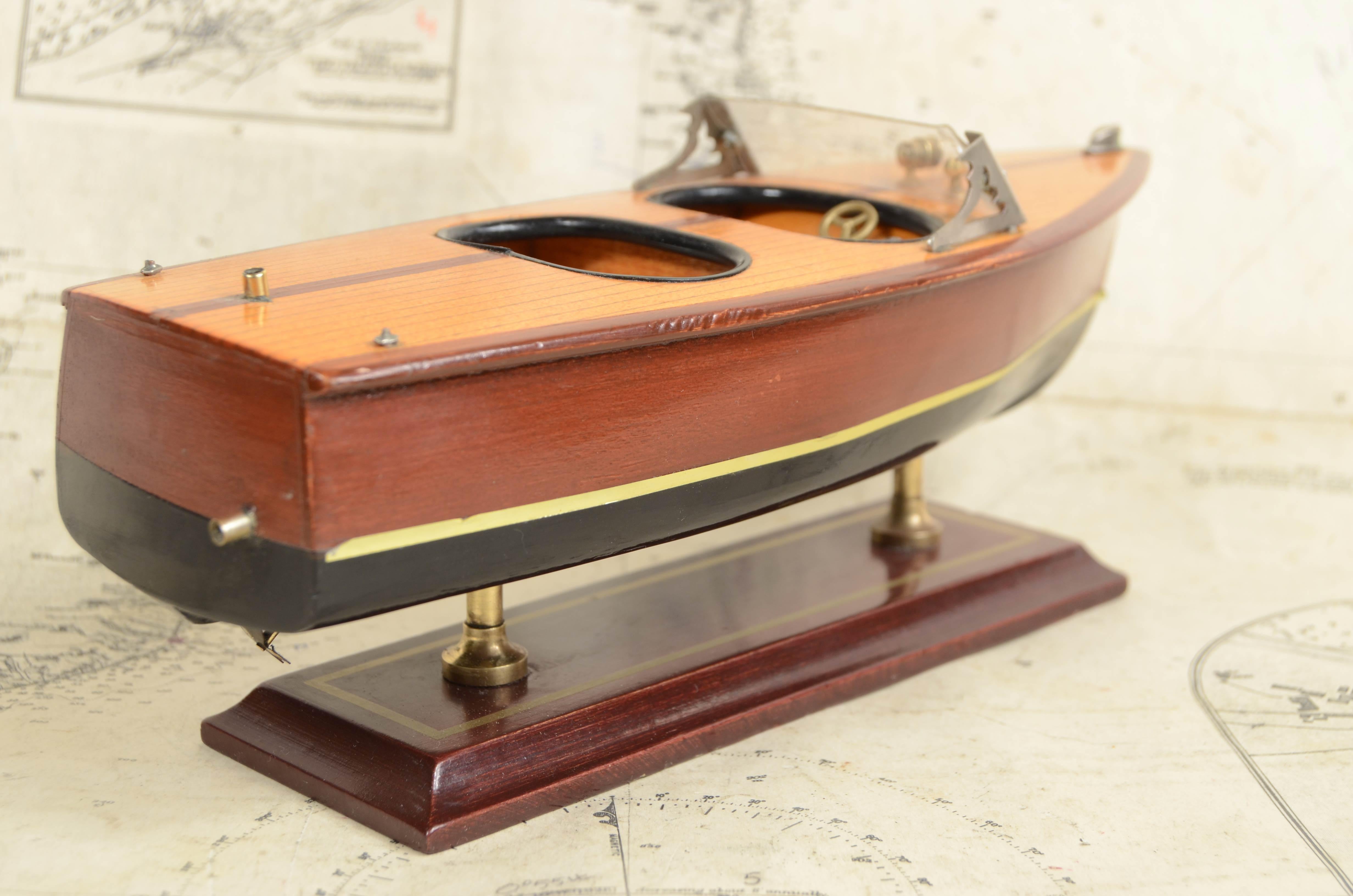 Scale model of an Italian motorboat from the 1950s For Sale 4