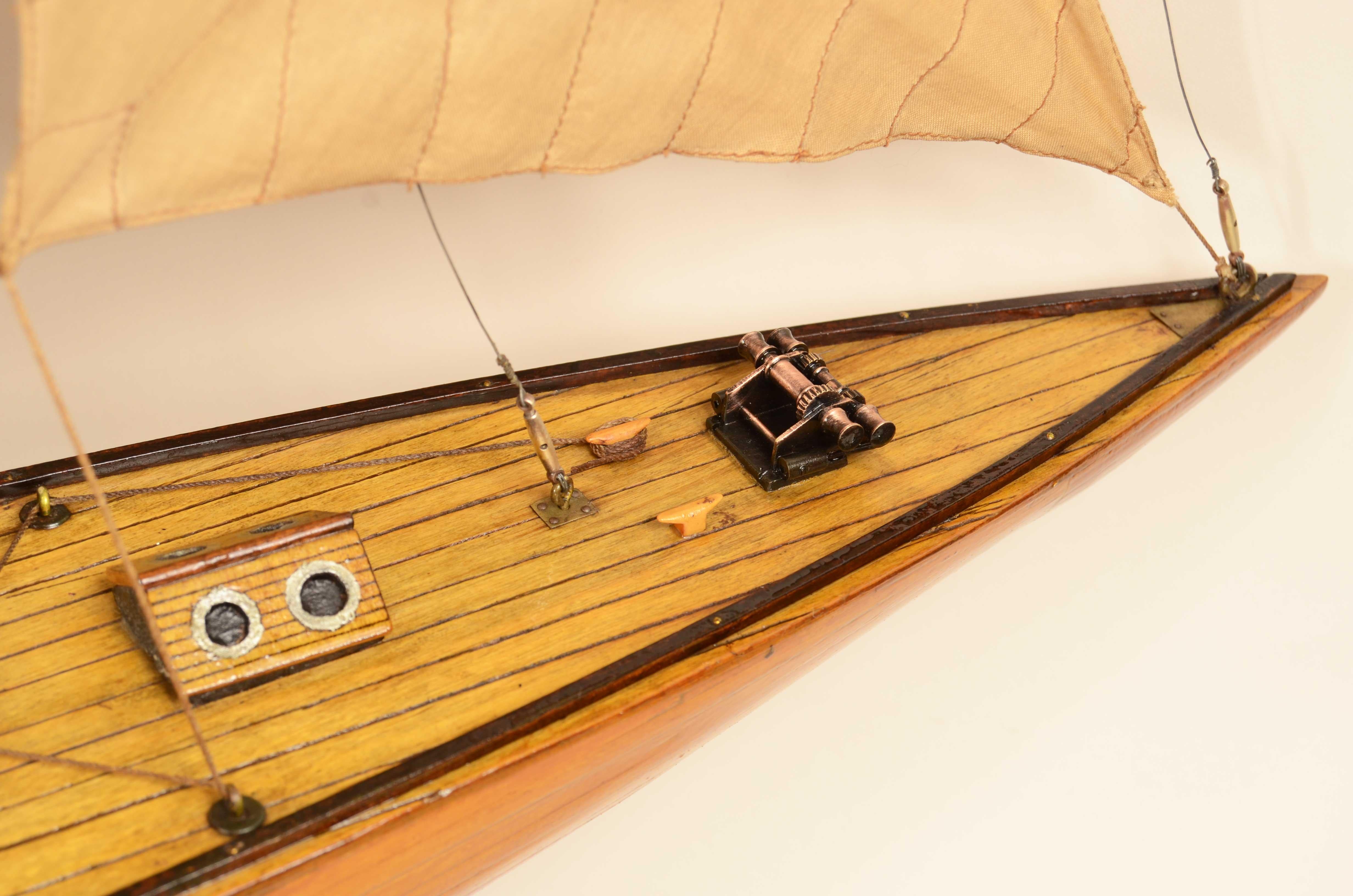English scale model of recreational sloop with mainsail mast and jib  1930 For Sale 7