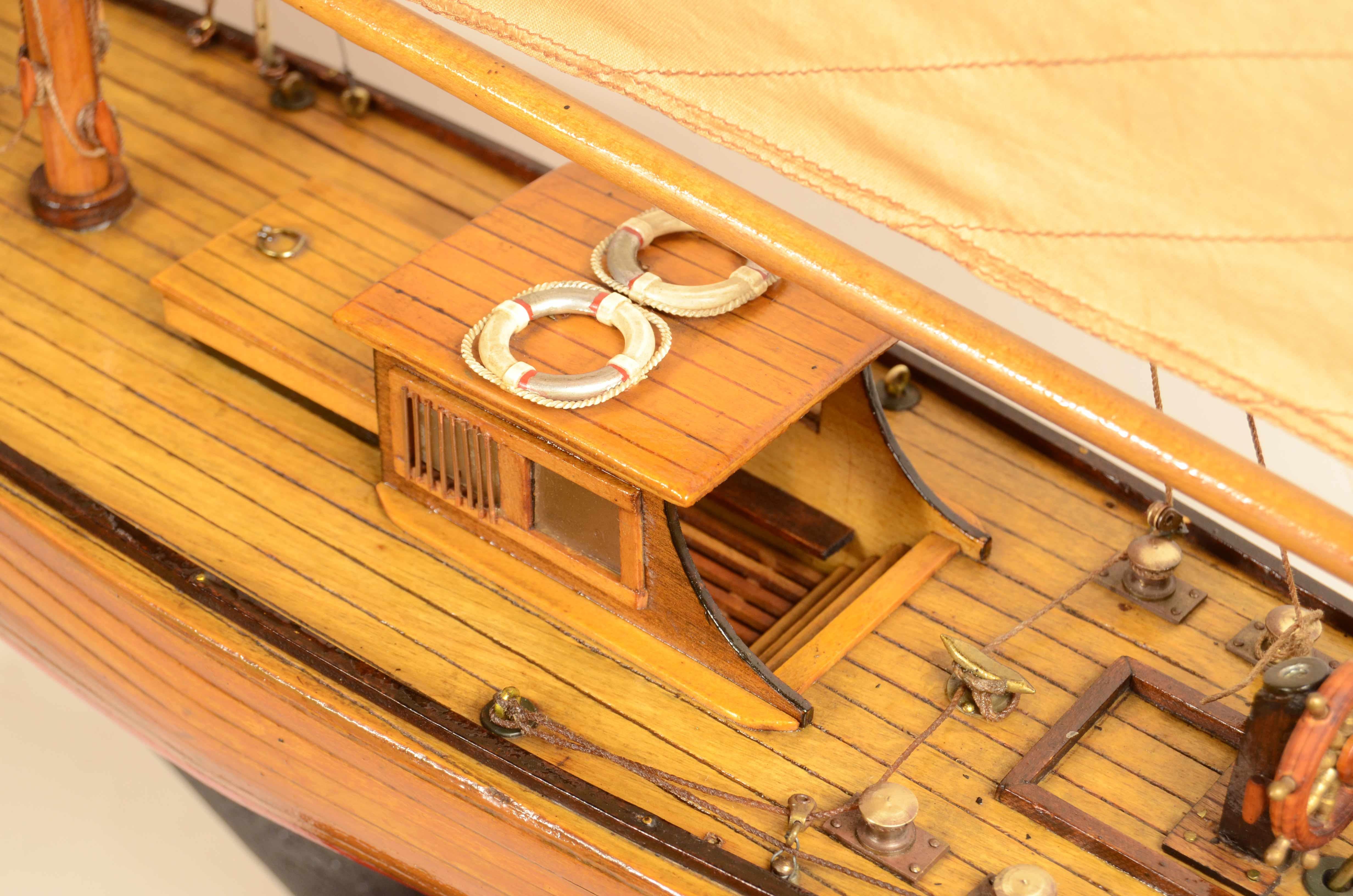 Wood English scale model of recreational sloop with mainsail mast and jib  1930 For Sale