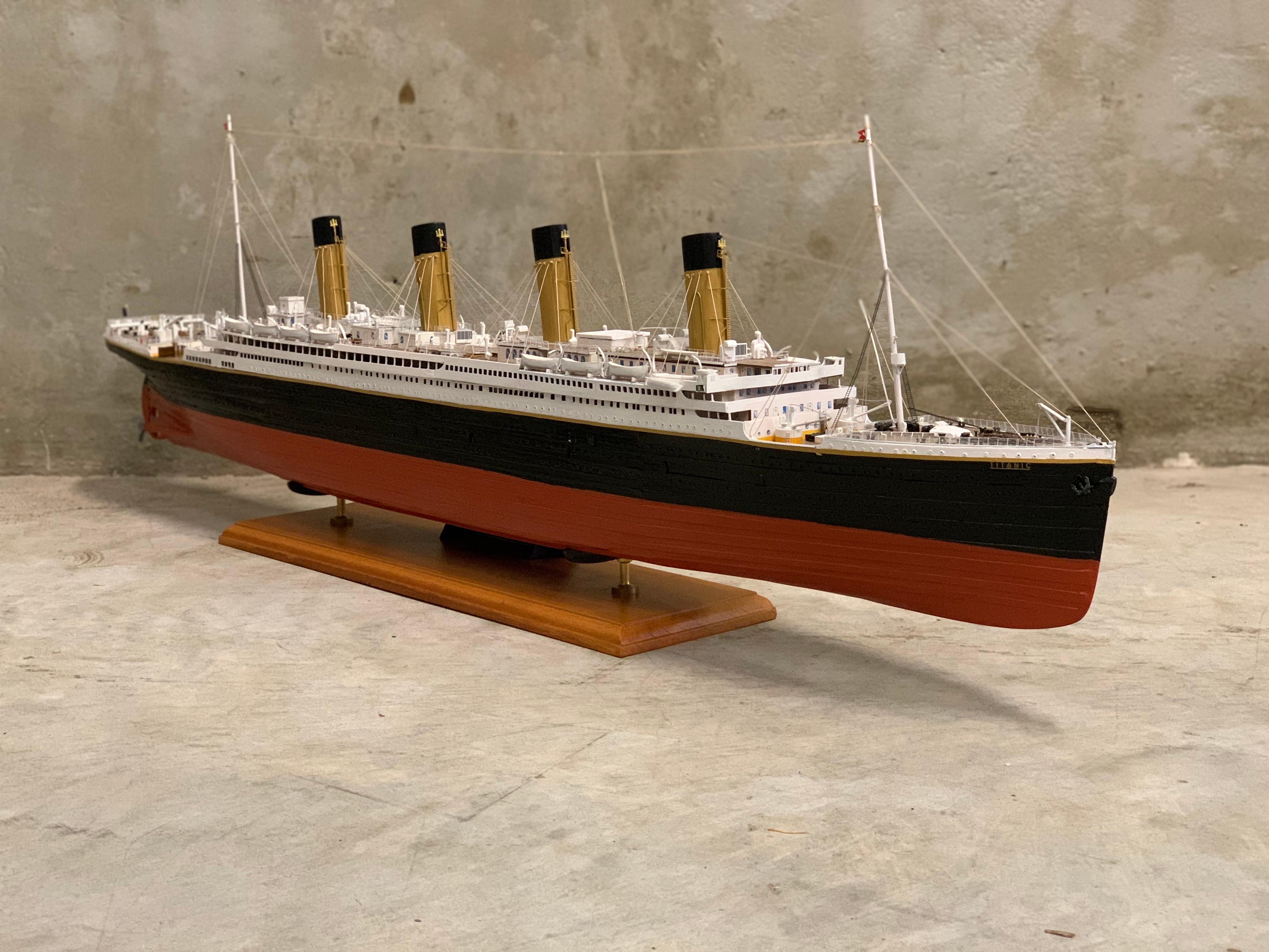 Beautiful handmade modelship of the famous R.M.S. Titanic. Made in over a 1000 hours of a 5 star kit by a schipbuilding enthusiast and was finished in 2009. Stunning details made entirely from wood with metal and brass parts. The ship is placed on a