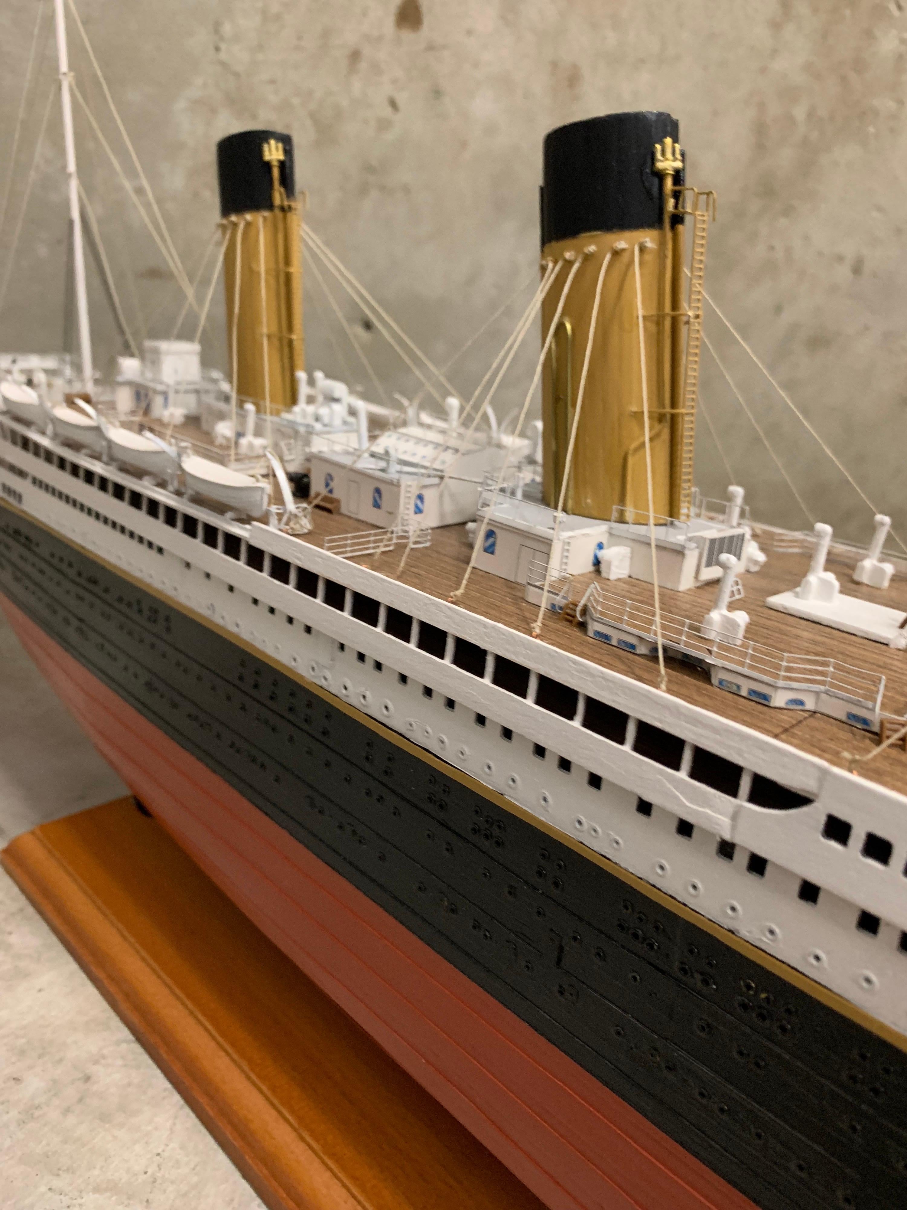 Modelship of the R.M.S. Titanic, Wood, Handmade In Good Condition In Hoogeveen, NL