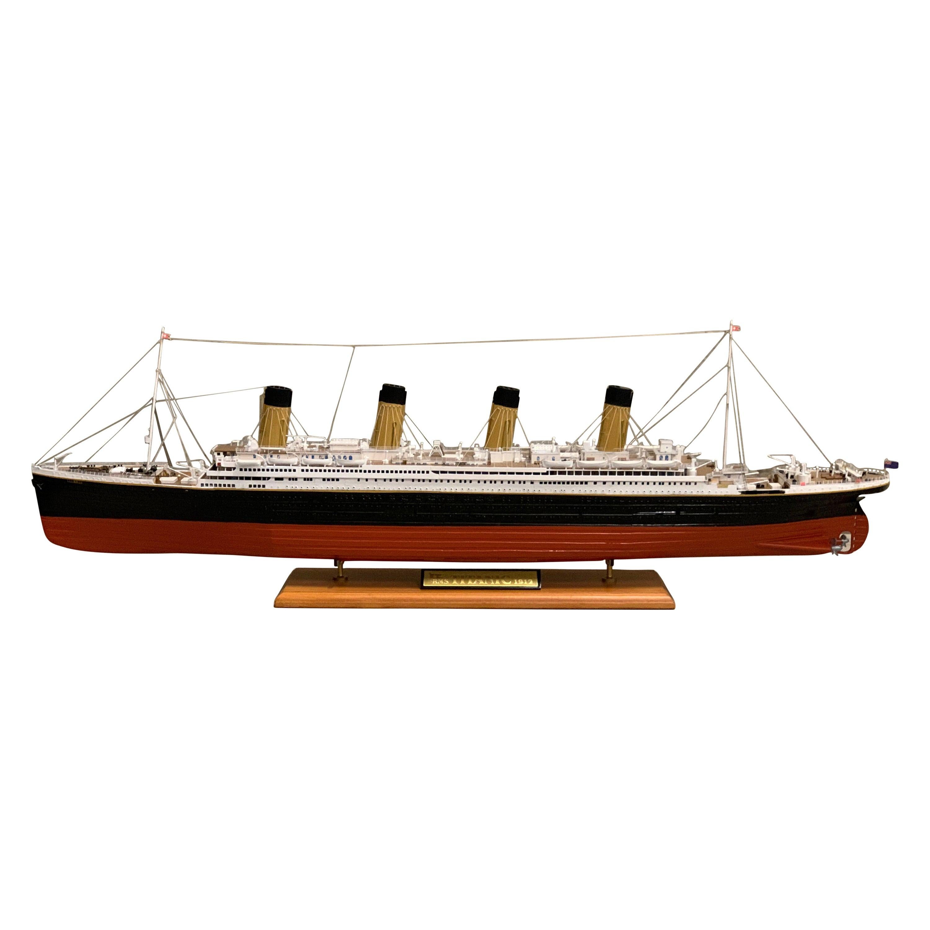 maquette du titanic en bois