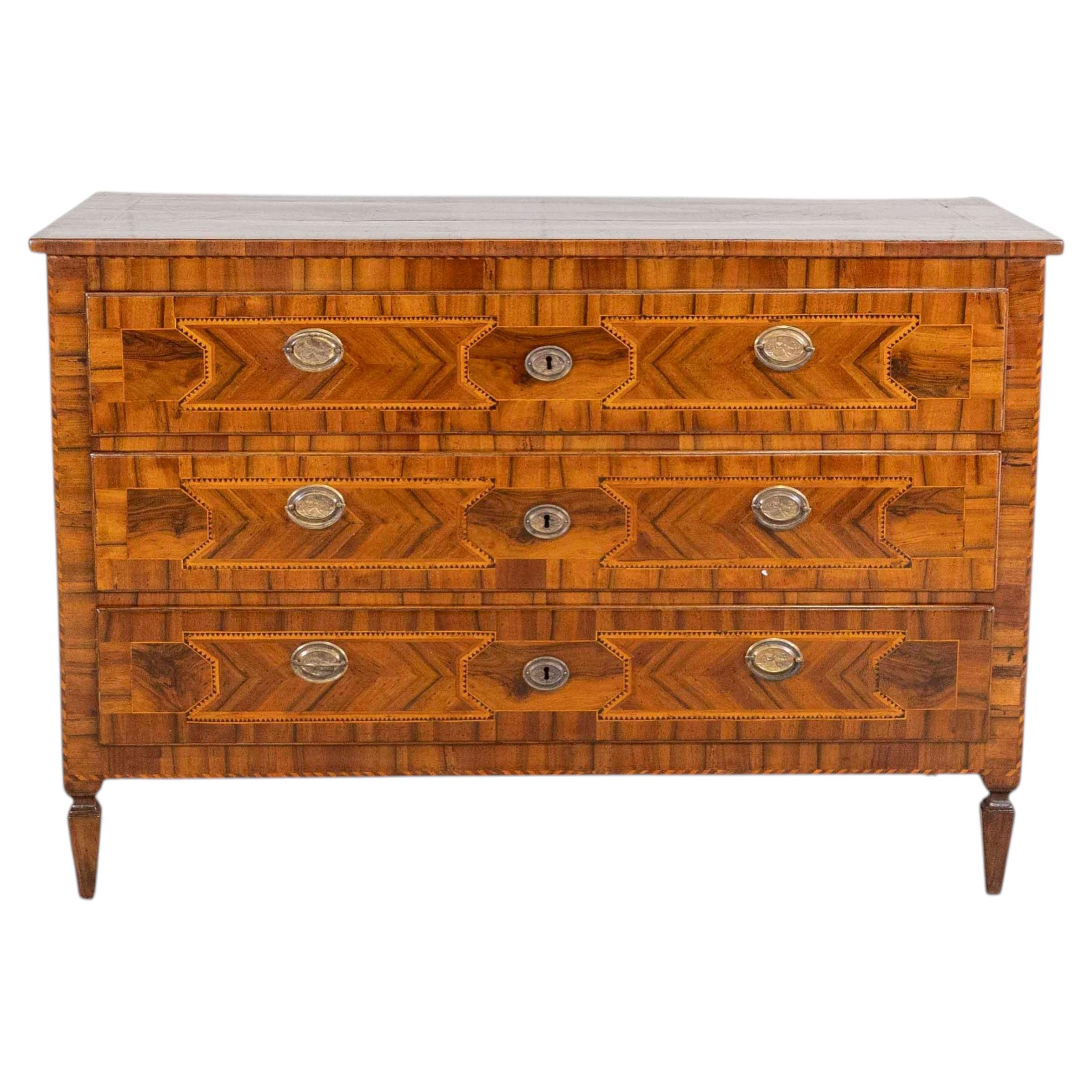 Modenese 18th-century Louis XVI walnut chest of drawers with various woods and i