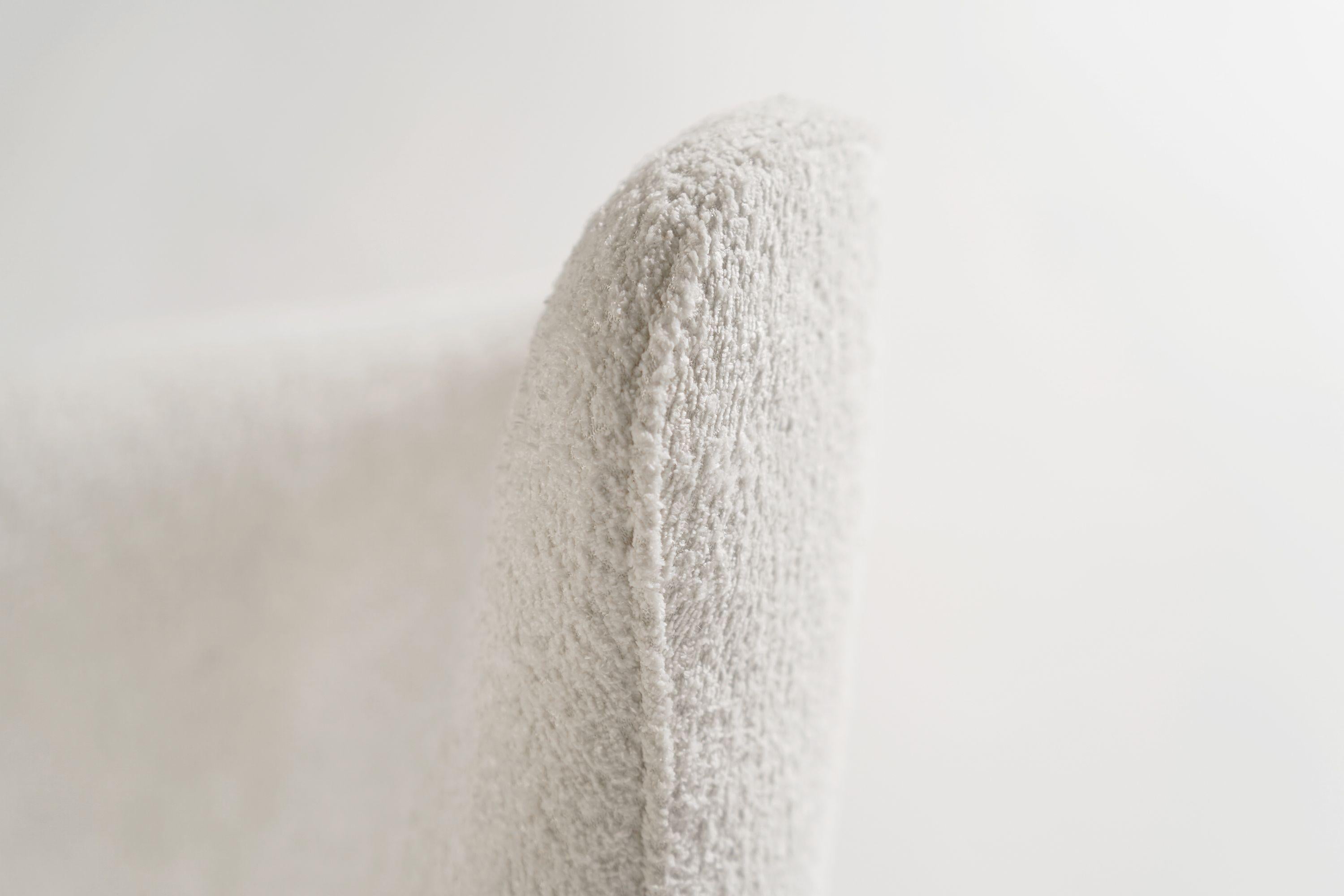 Sillas Wingback Modenistas en Bouclé, Años 50 7