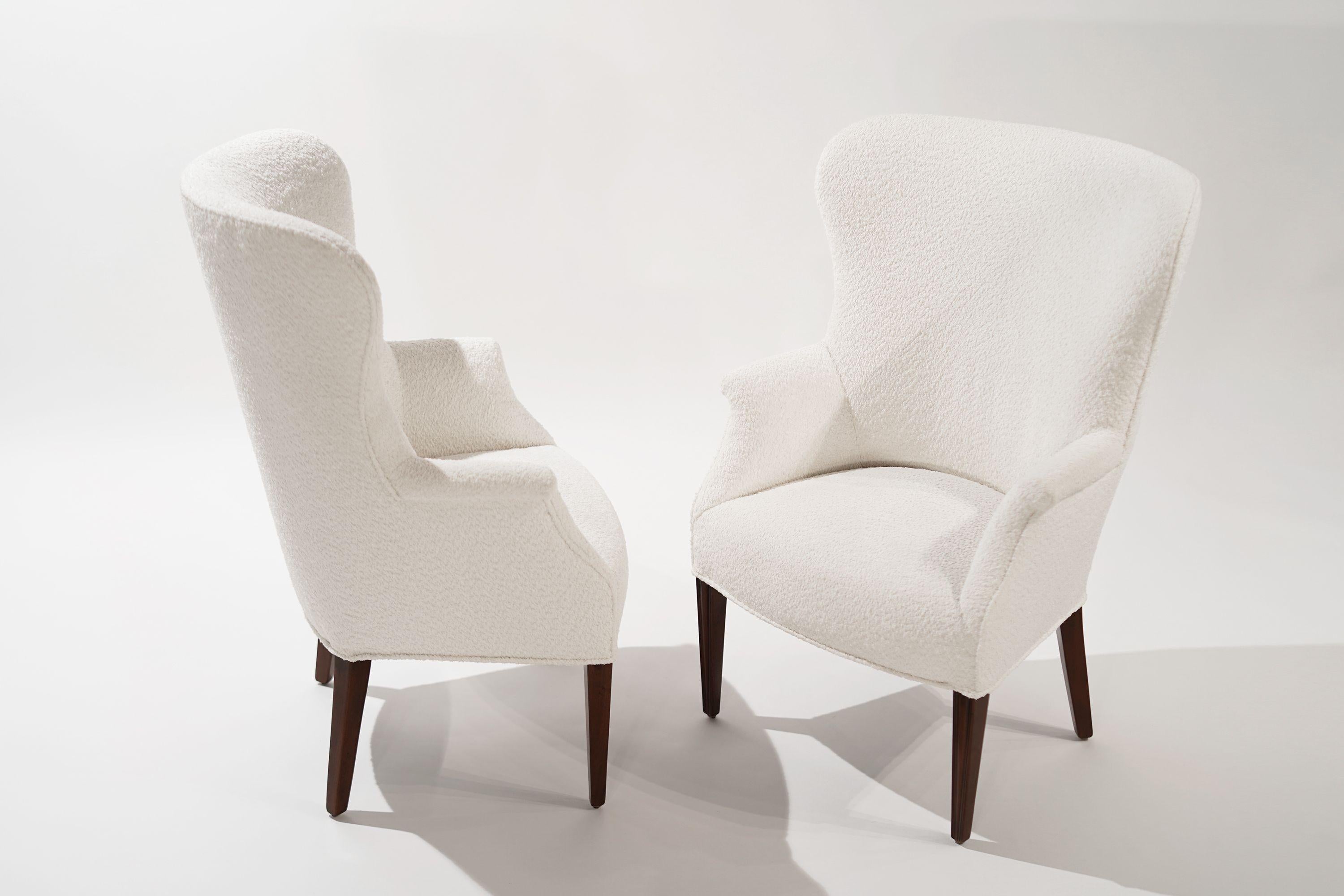 Sillas Wingback Modenistas en Bouclé, Años 50 Estadounidense