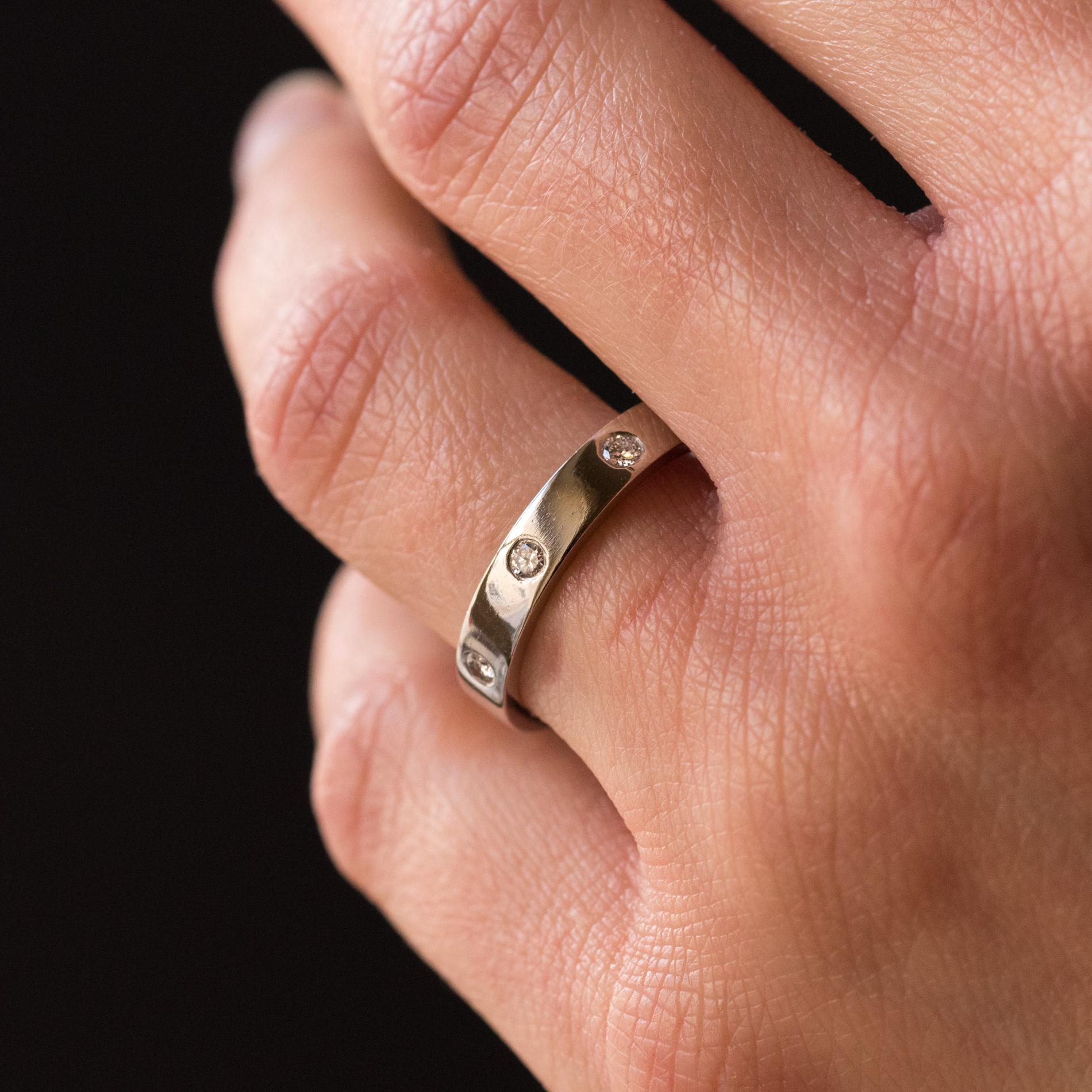 Taglio brillante Anello nuziale moderno con diamante da 0,24 carati in platino in vendita