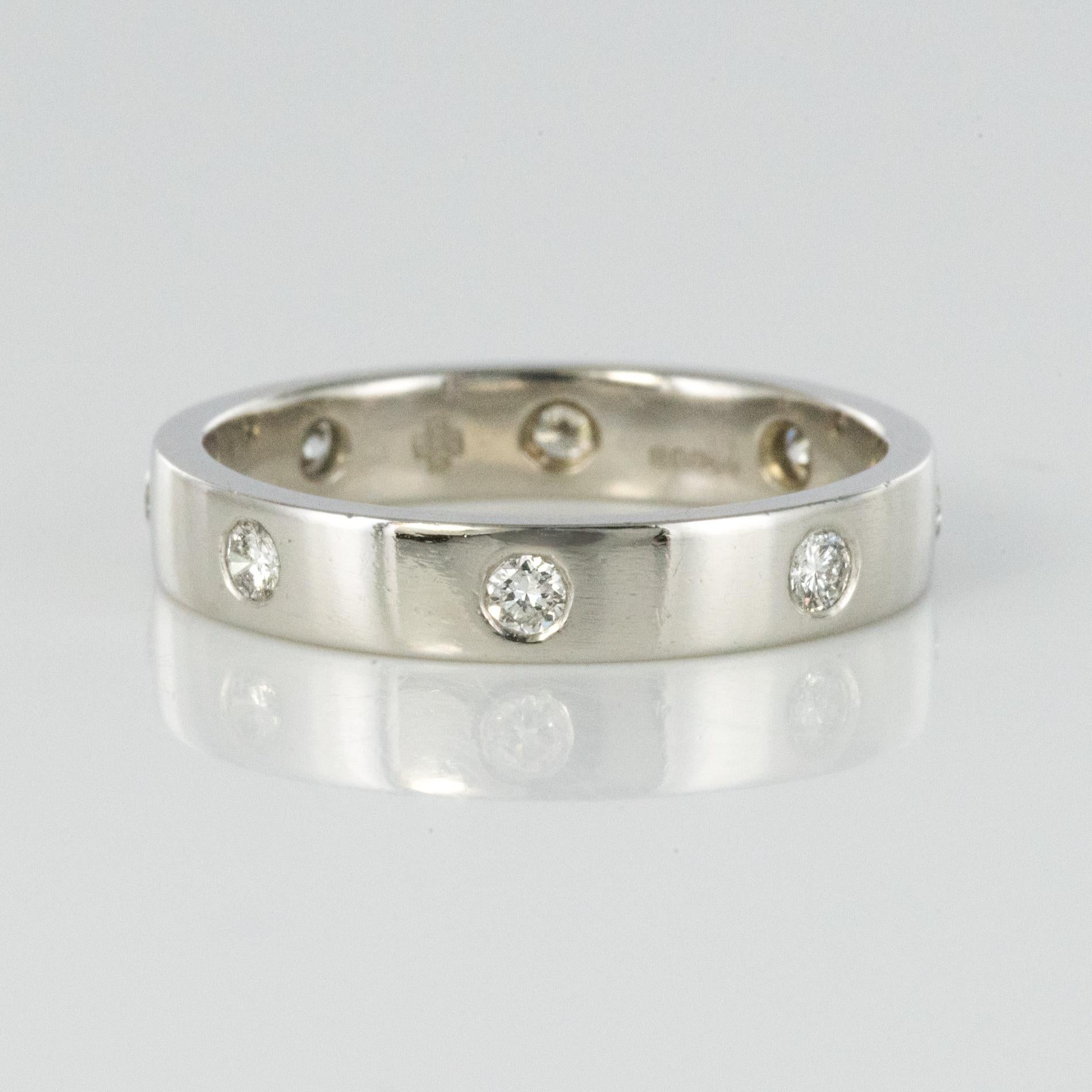 Modern 0.24 Carat Diamond Platinum Band Wedding Ring For Sale 2