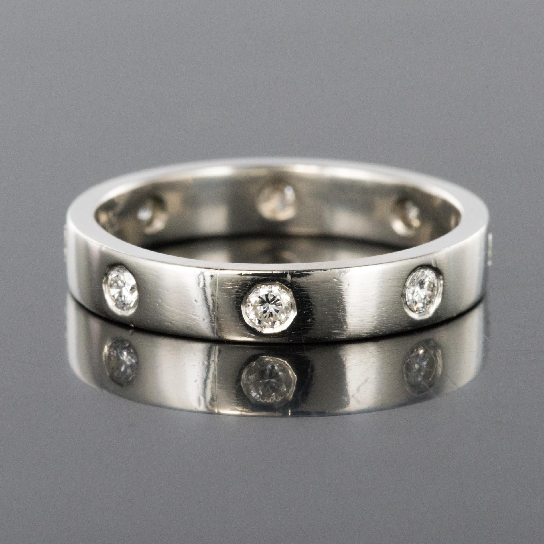 Modern 0.24 Carat Diamond Platinum Band Wedding Ring For Sale 3