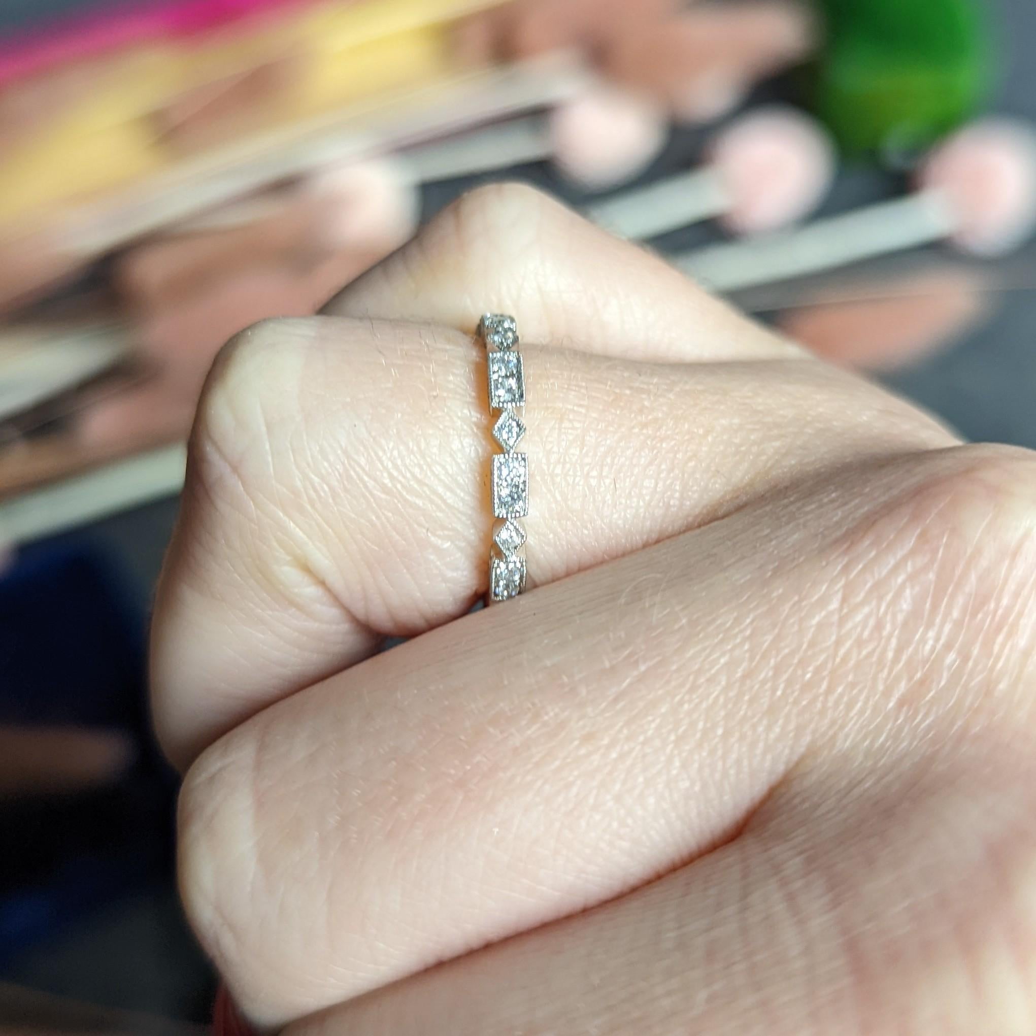 Moderner 0,31 Karat Diamant 18 Karat Weißgold Geometrischer Stapelring 4