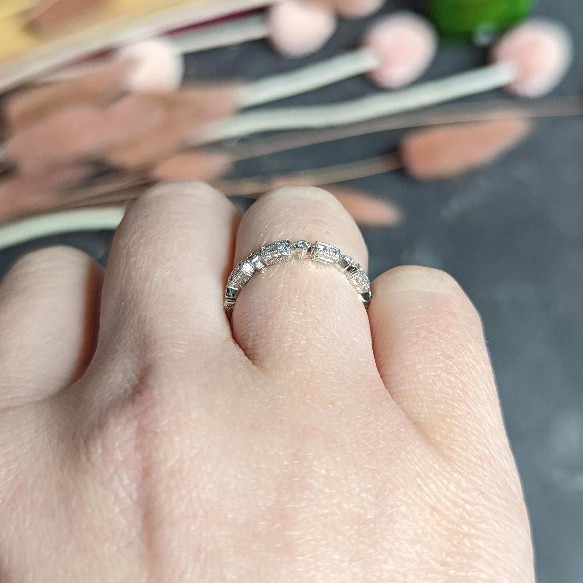 Moderner 0,31 Karat Diamant 18 Karat Weißgold Geometrischer Stapelring 5