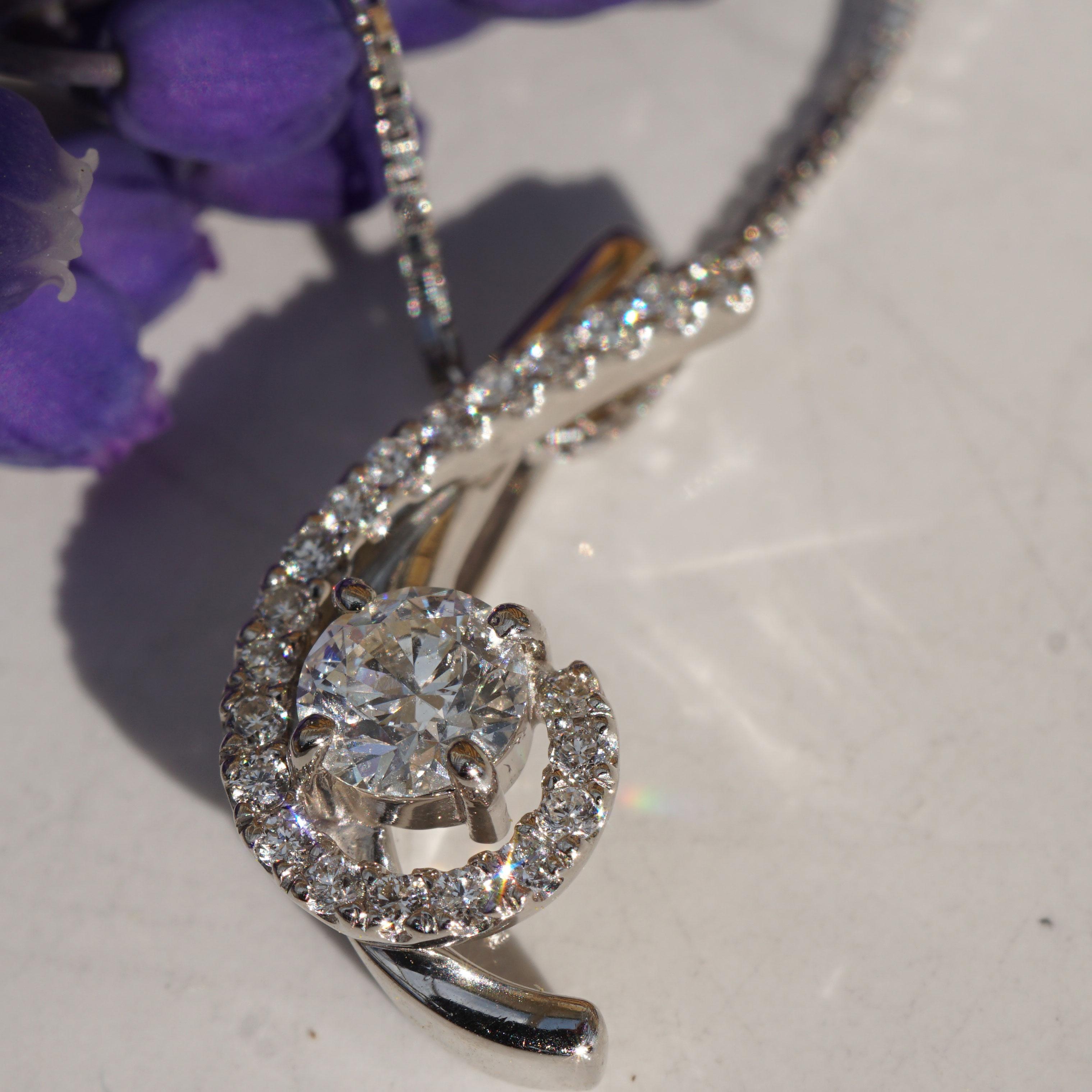 Pendentif moderne solitaire brillant de 0,318 carat et 0,14 carat avec chaîne en platine SI en vente 4