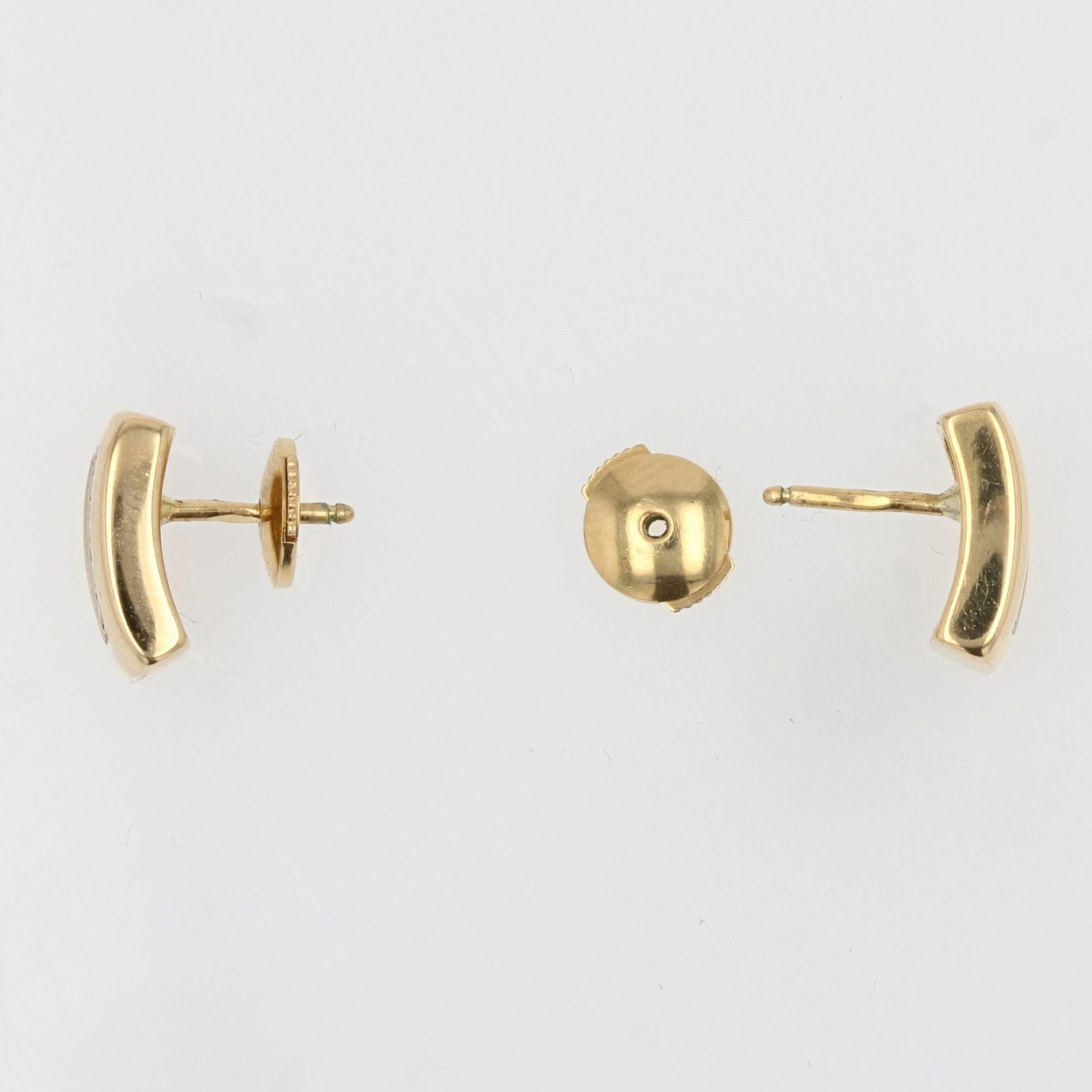 Modern 0, 32 Carat Diamonds 18 Karat Yellow Gold Stud Earrings For Sale 1