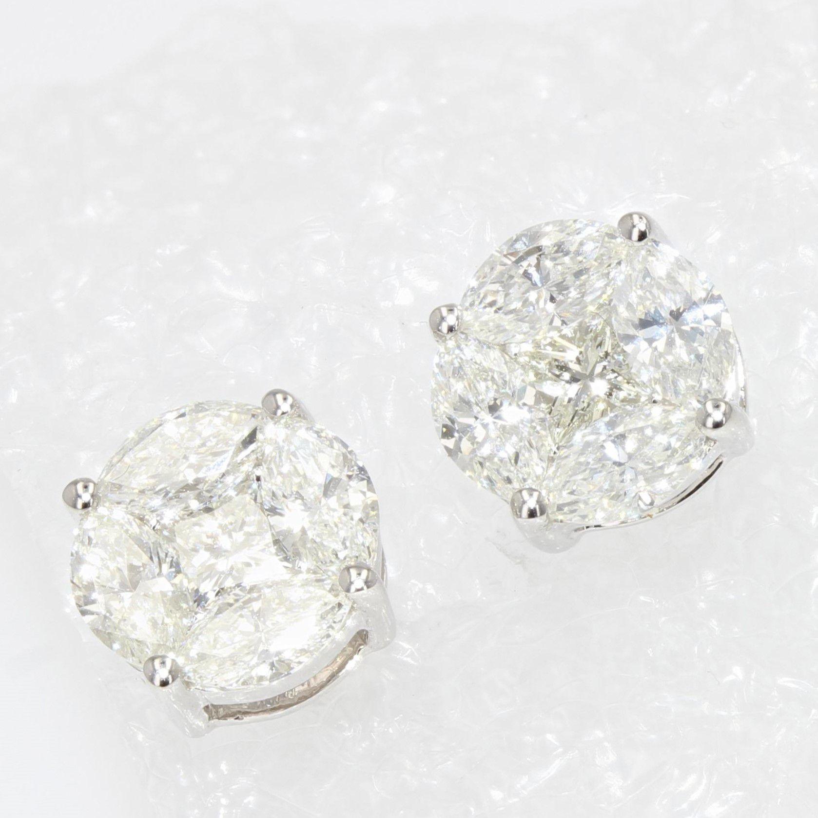 Princess Cut Modern 0, 49 Carat Diamonds 18 Karat White Gold Stud Earrings