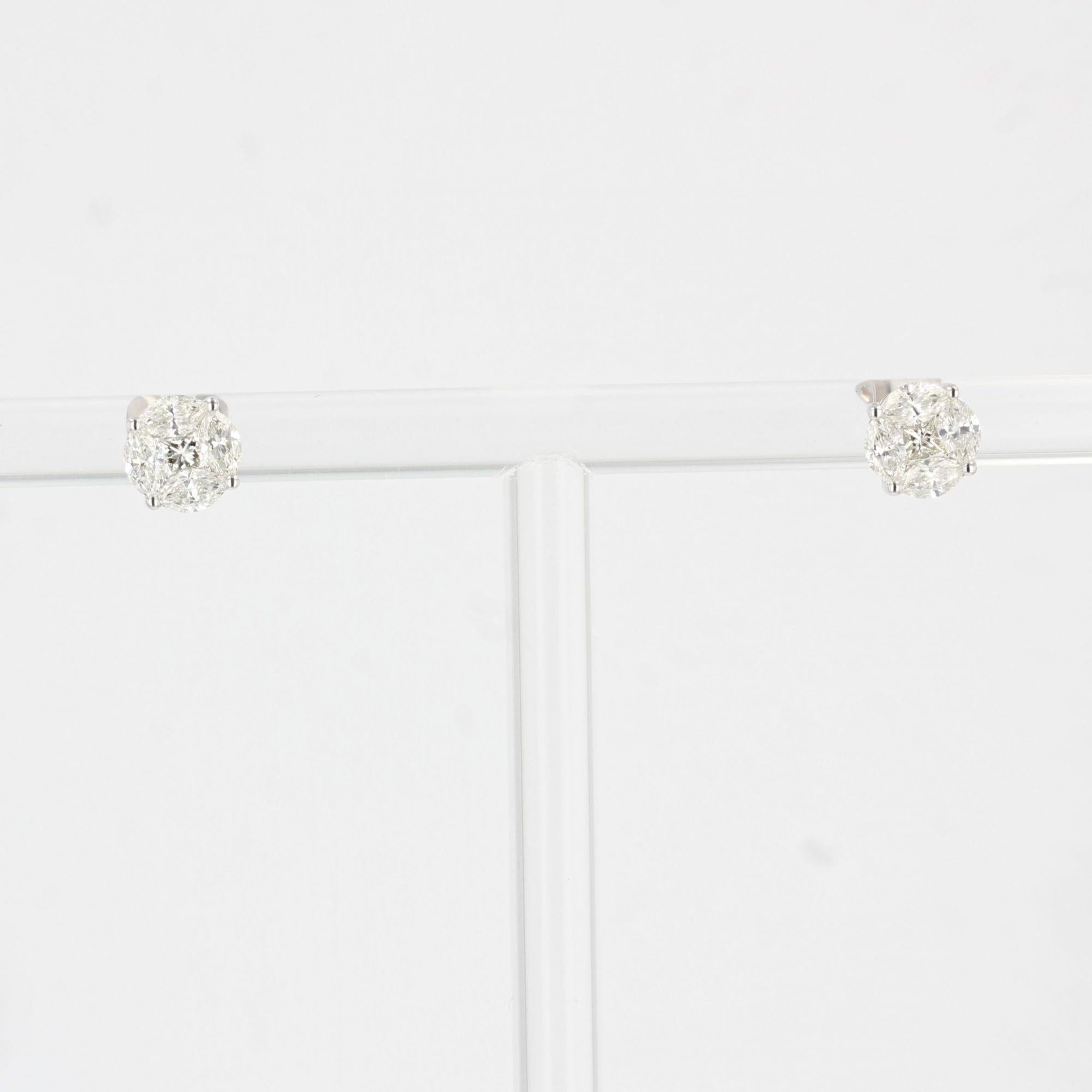Modern 0, 49 Carat Diamonds 18 Karat White Gold Stud Earrings In New Condition In Poitiers, FR