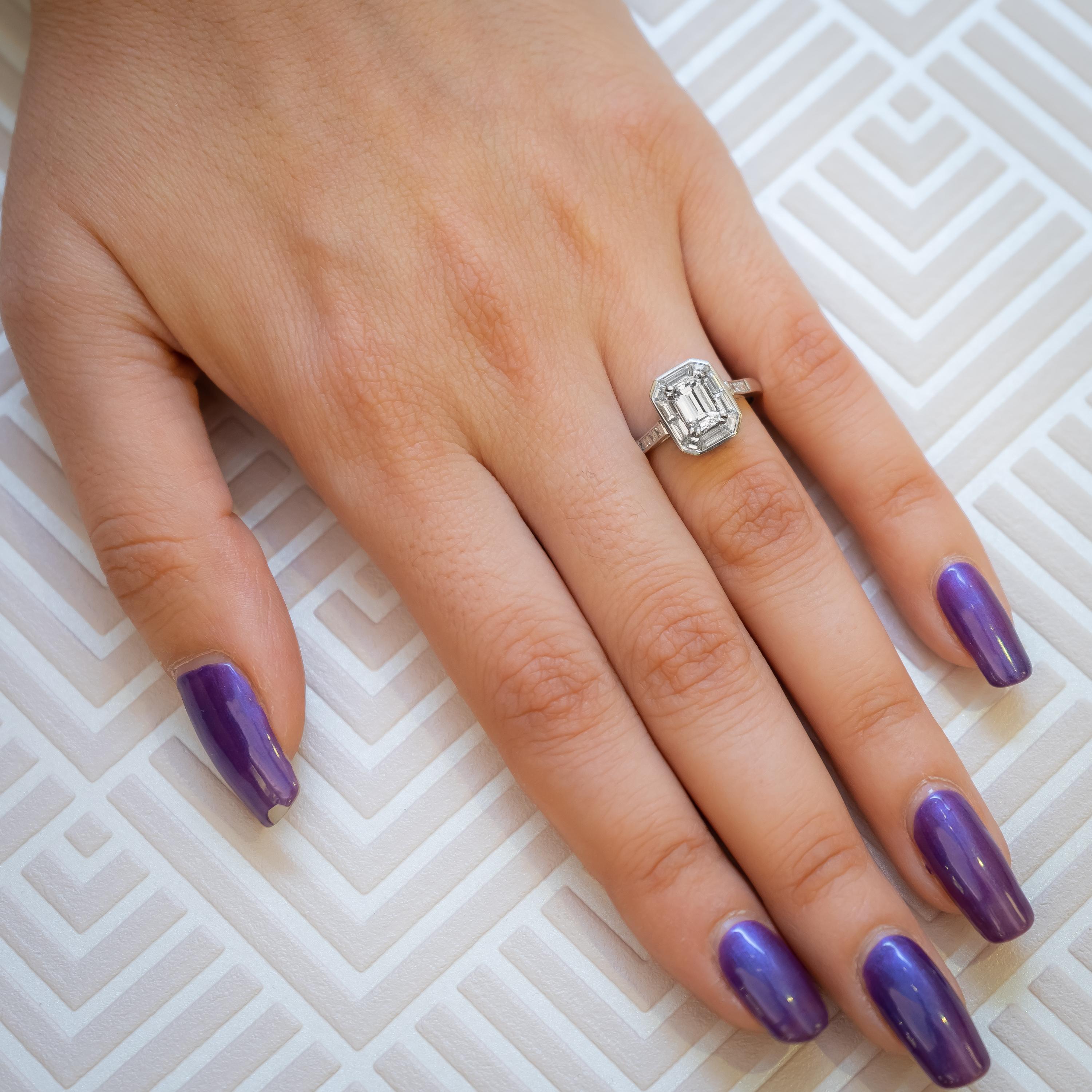 Modern Emerald-Cut Diamond and Platinum Mitre Set Ring, 0.72 Carats In Excellent Condition For Sale In London, GB