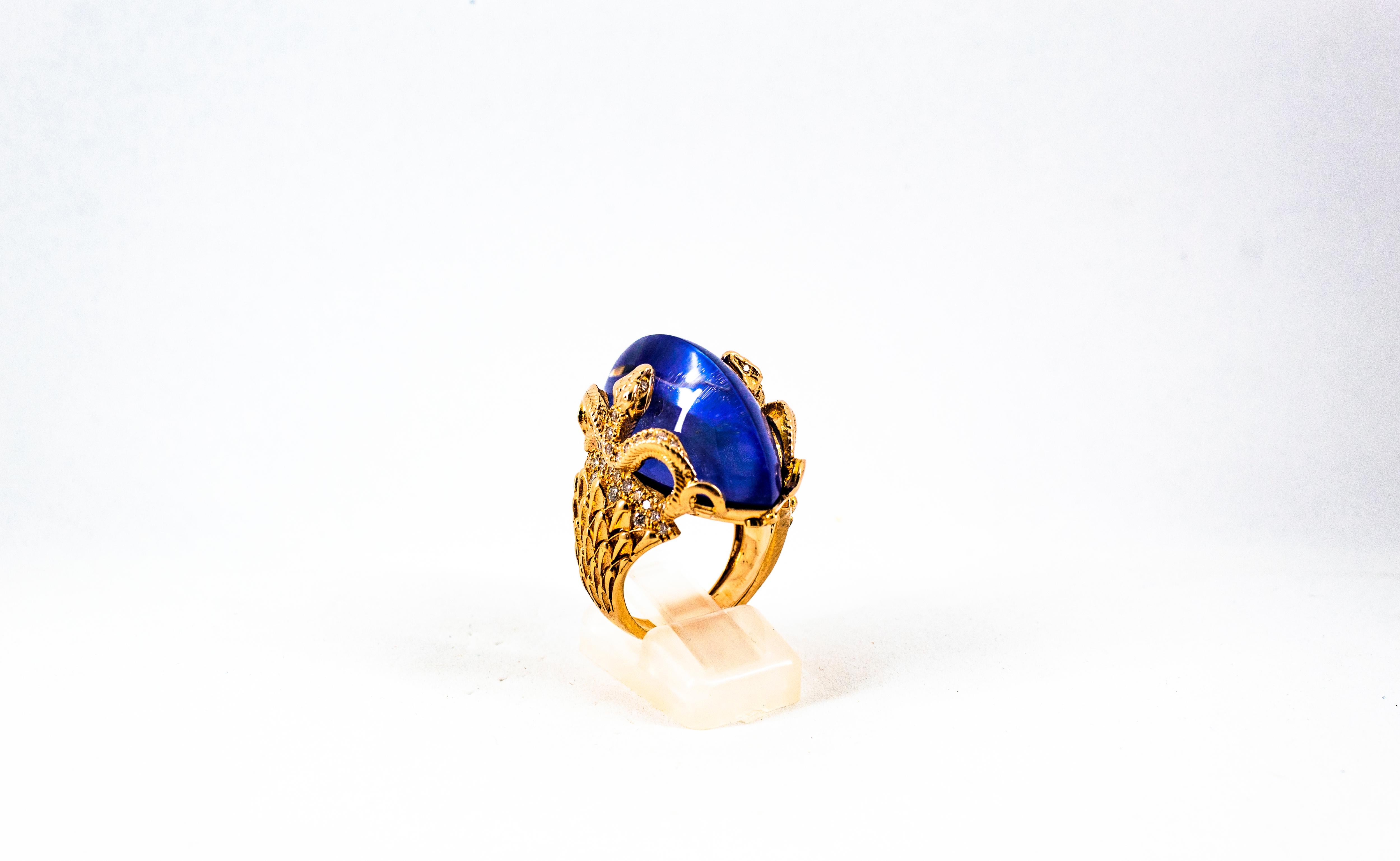 Bague cocktail moderne « serpents » en or jaune avec lapis-lazuli et diamants blancs de 0,76 carat Unisexe en vente