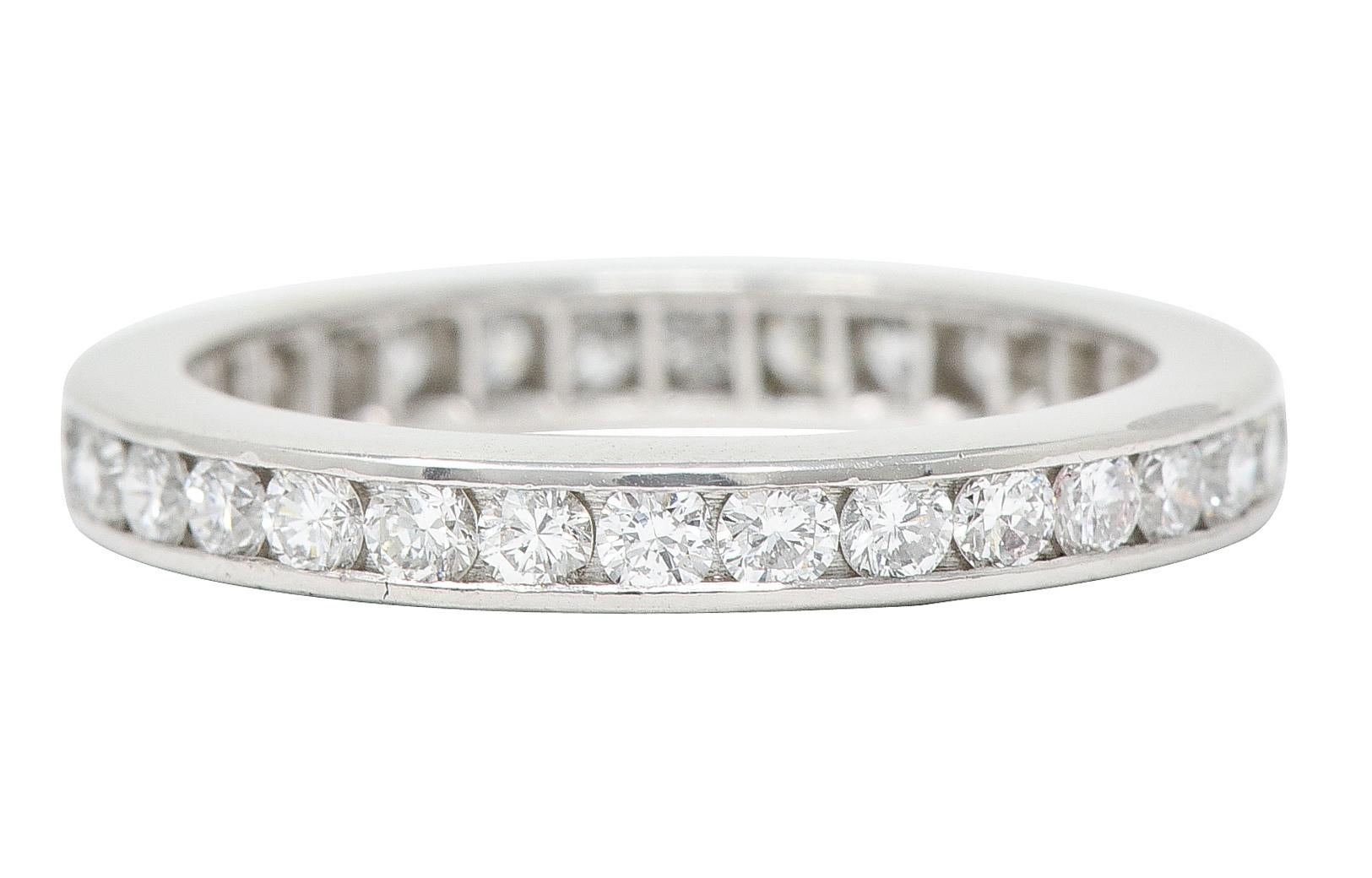 Moderner moderner 0,96 Karat Diamant Platin Eternity Ehering im Zustand „Hervorragend“ im Angebot in Philadelphia, PA