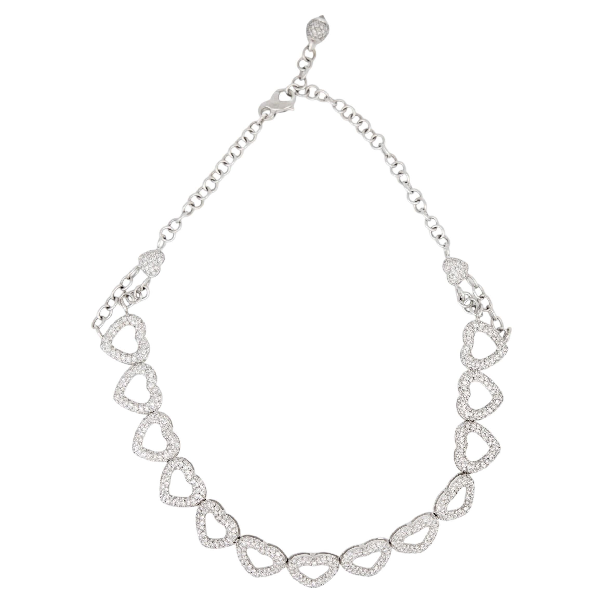 Modernes 10,00 Karat rundes Brillantschliff-Diamant-Herzcollier aus Weißgold