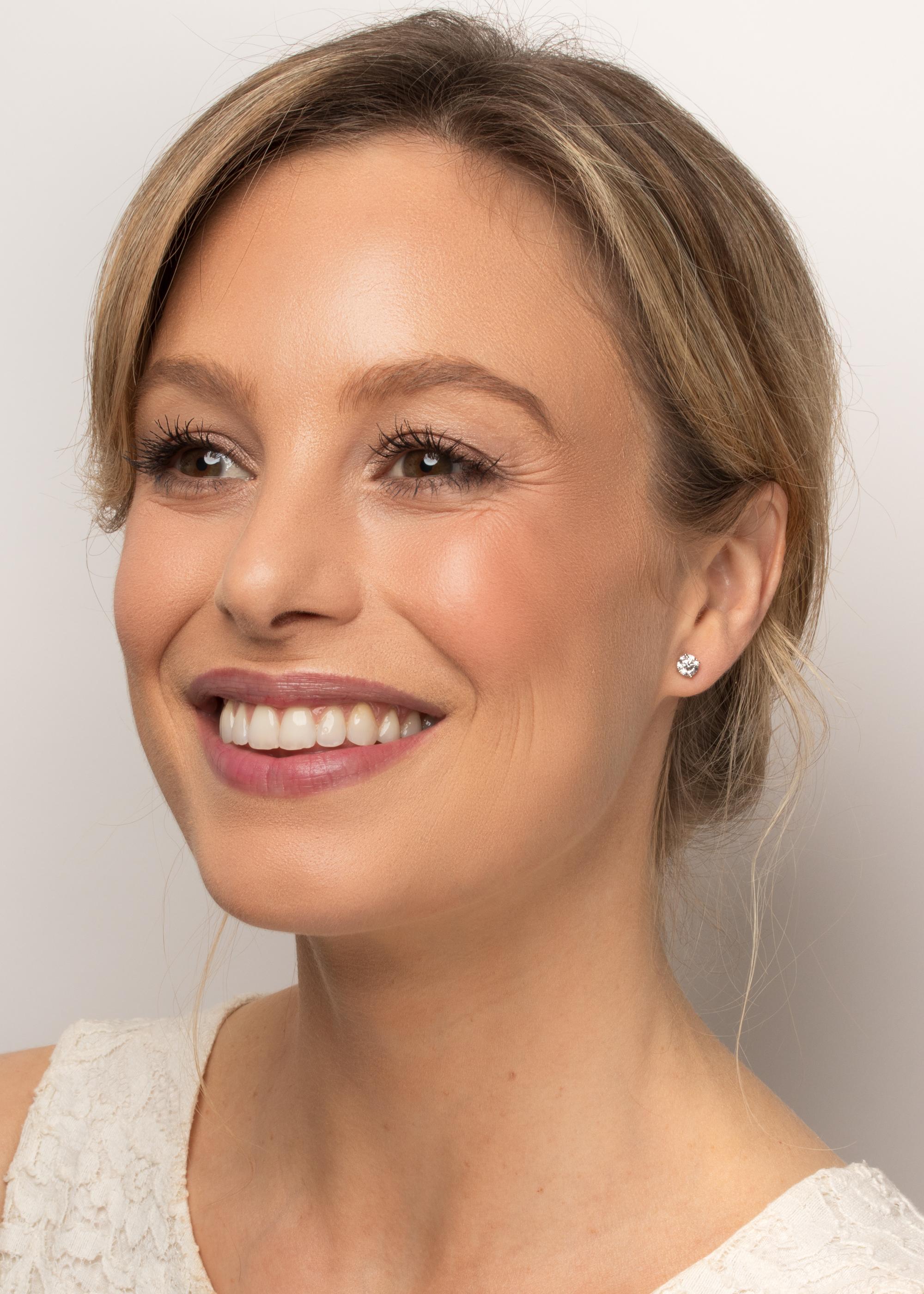 Modern 1.00ct Diamond Stud Earrings Bon état - En vente à London, GB
