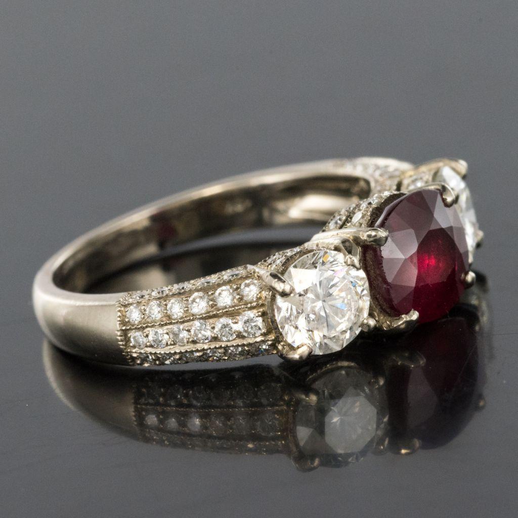 New Modern 1.07 Carat Ruby 1.17 Carat Diamond White Gold Ring en vente 7