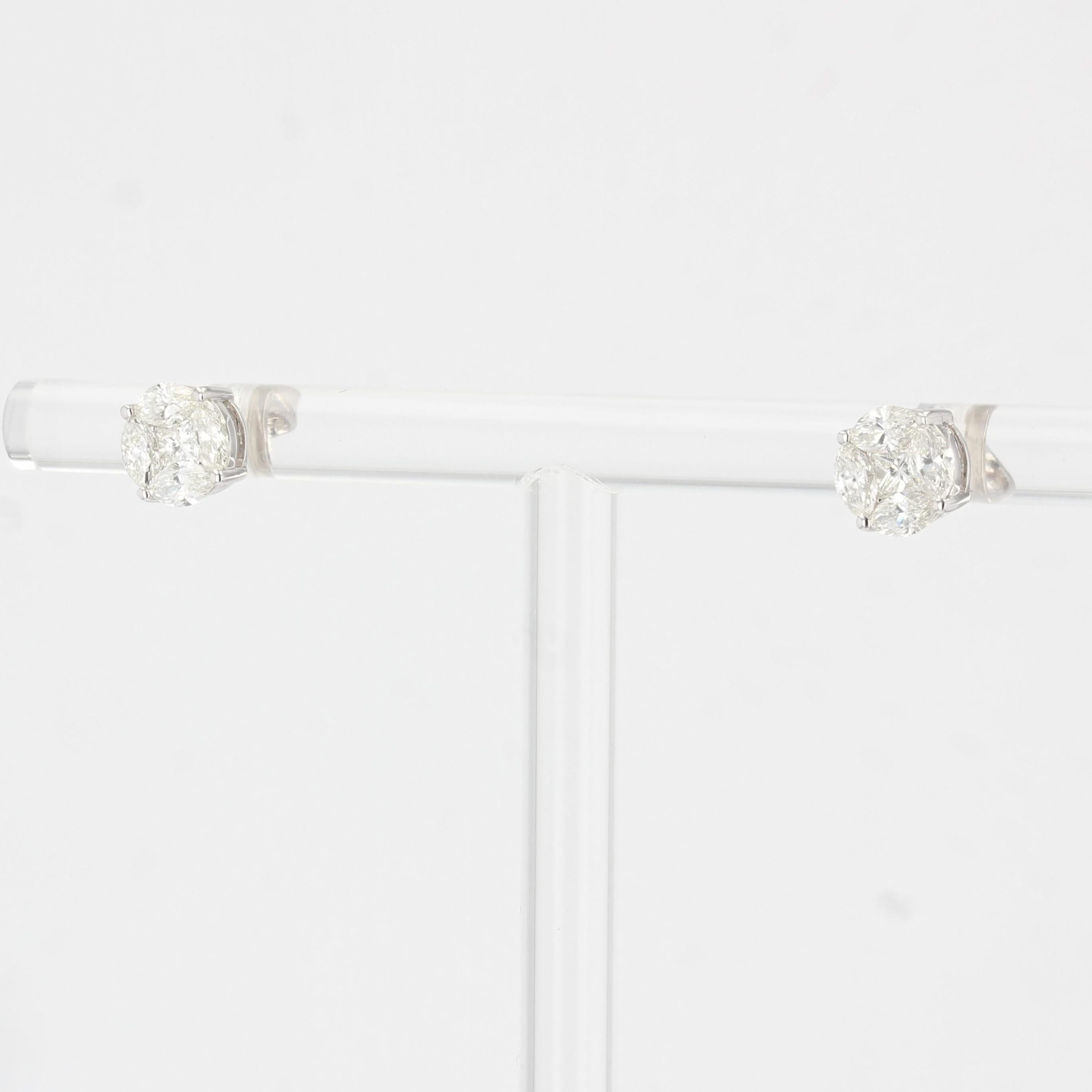Taille princesse Clous d'oreilles modernes en or blanc 18 carats avec diamants de 1,13 carat en vente