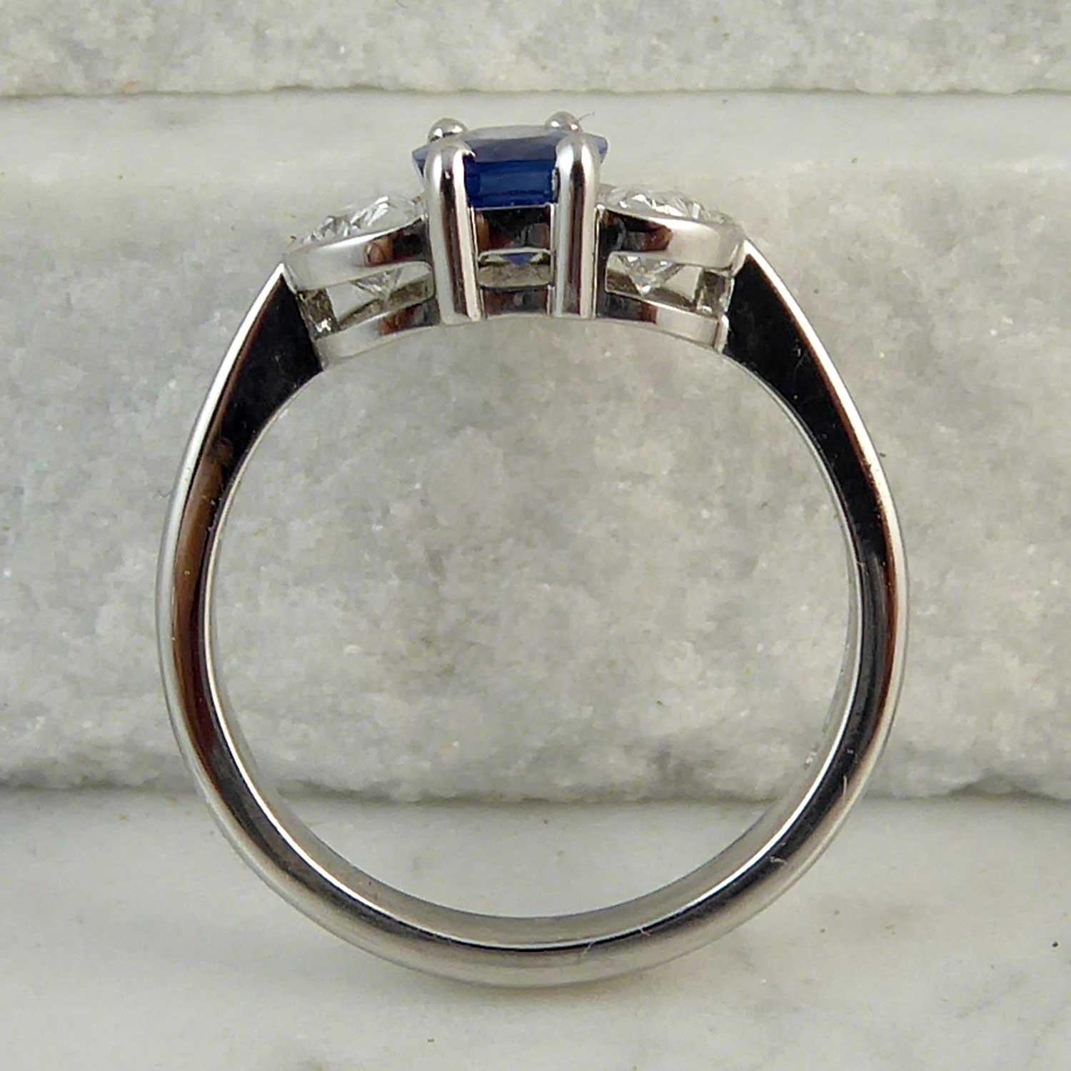Modern 1.21 Carat Sapphire Ring, Half-Moon Diamonds 0.61 Carat, New and Unworn In New Condition In Yorkshire, West Yorkshire