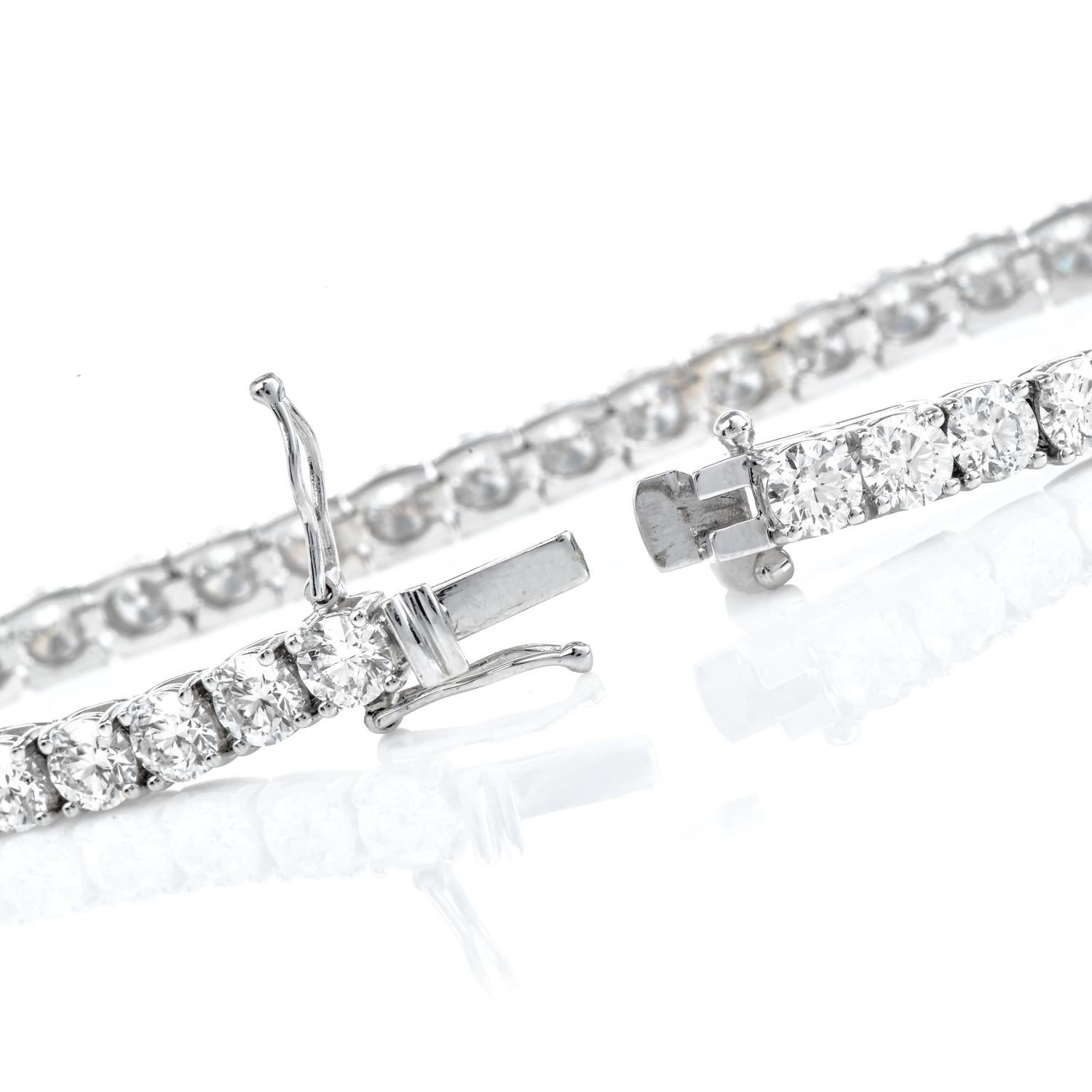 Taille ronde Bracelet tennis classique moderne en or blanc 18 carats avec 12,48 diamants en vente