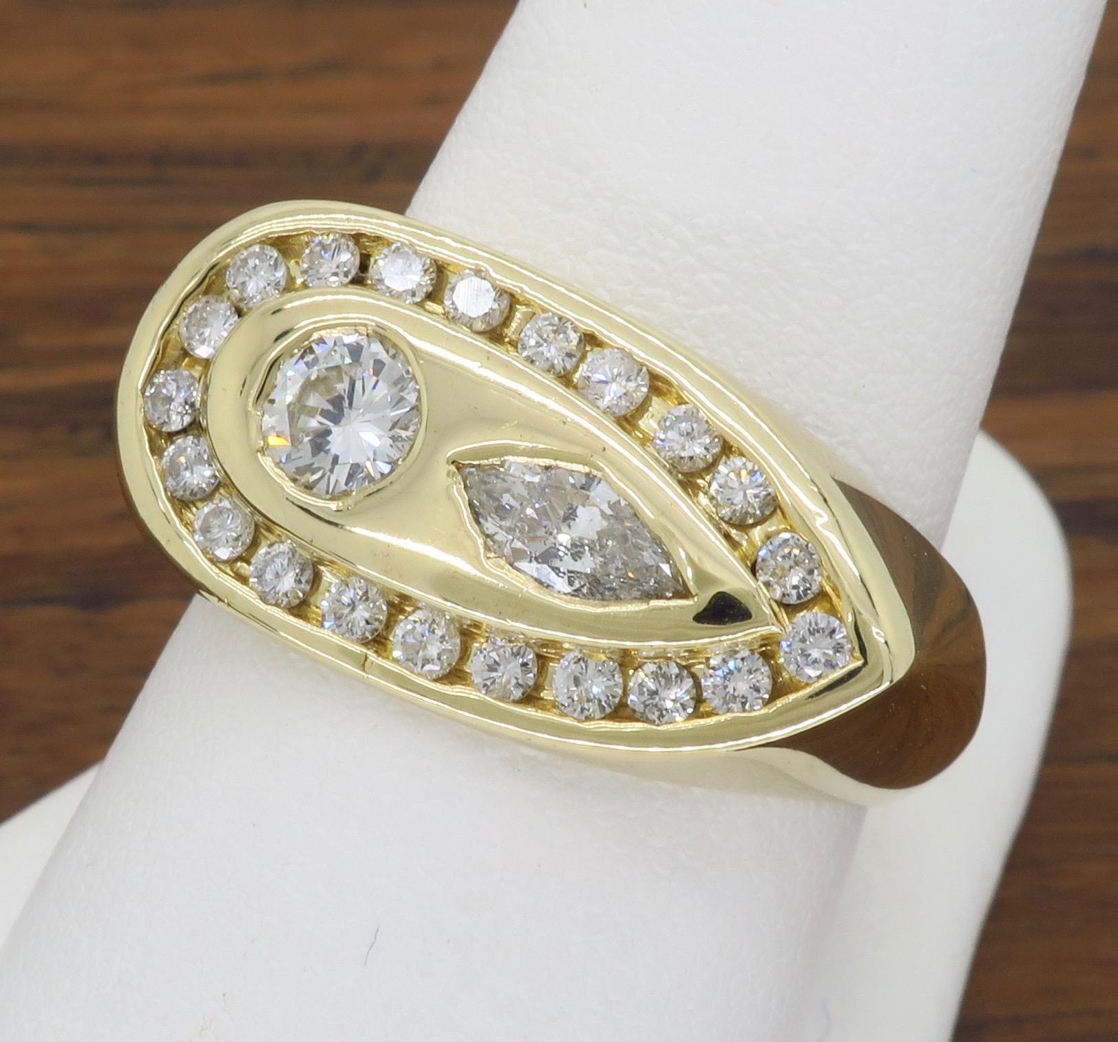 Modern 1.28 Carat Diamond Ring with Marquise and Round Diamonds For Sale 5