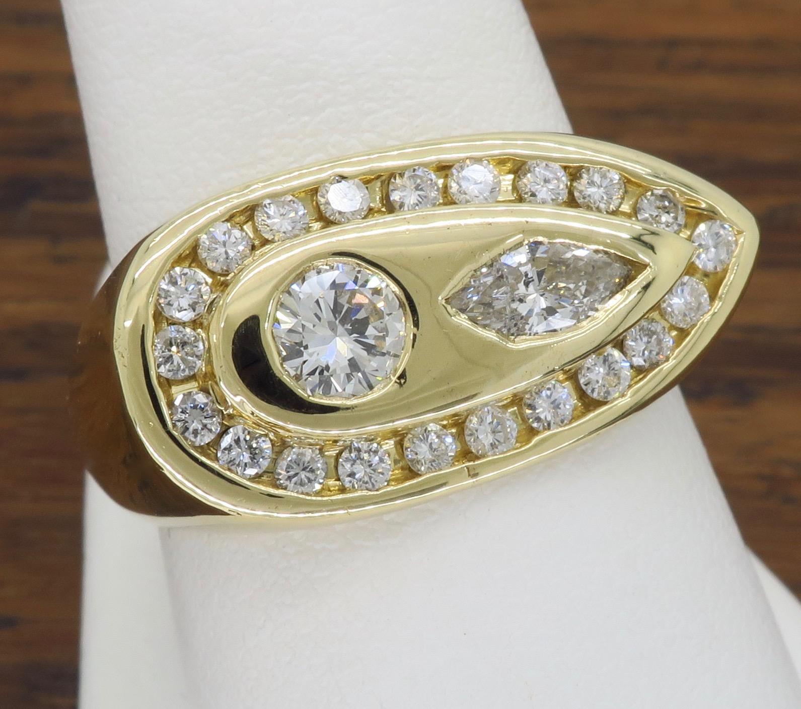 Modern 1.28 Carat Diamond Ring with Marquise and Round Diamonds For Sale 6
