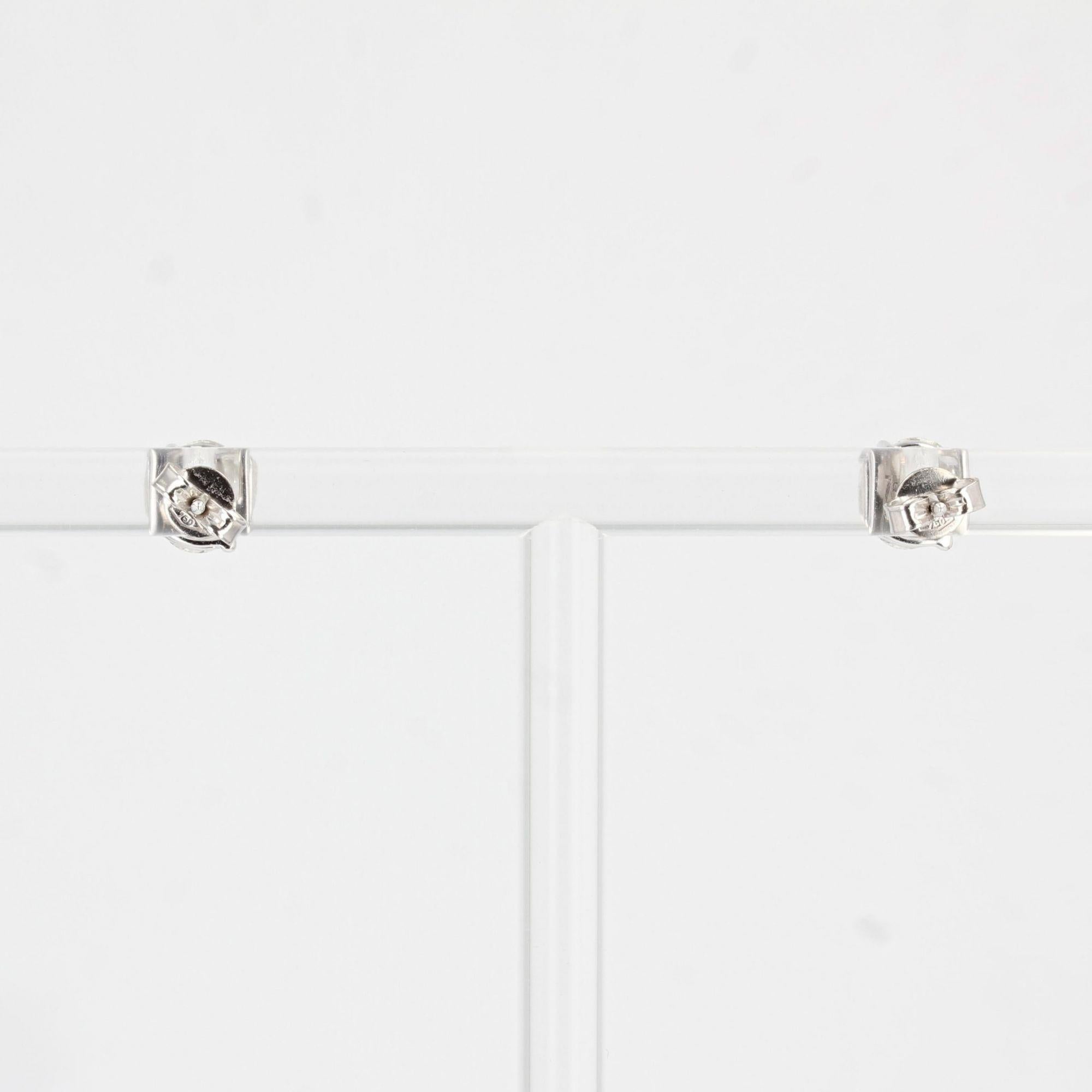 Clous d'oreilles modernes en or blanc 18 carats avec diamants de 1,38 carat en vente 3