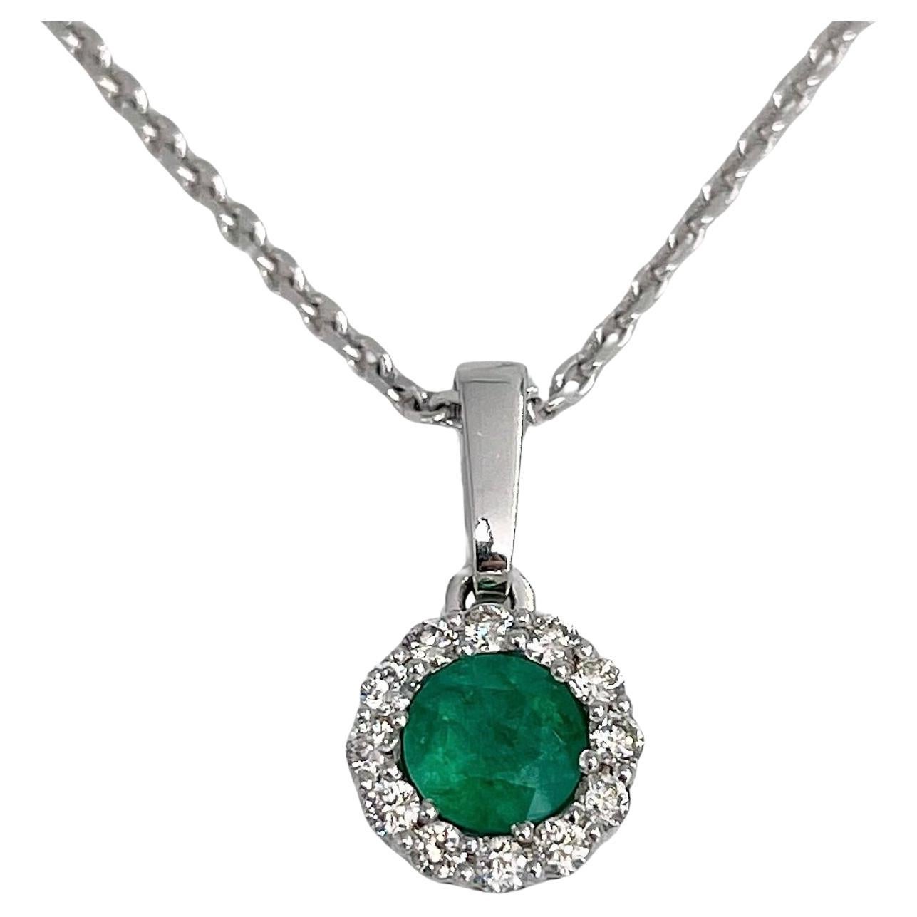 Modern 14 Karat Gold 0.40 Carat Emerald 0.20 Carat Diamond Pendant Necklace For Sale