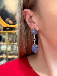 Moderne Ohrstecker aus 14-Karat-Gold mit Chalcedon, Diamanten und Amethyst, mit französischem Verschluss