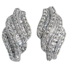 Modern 14 Karat Gold TW 0.83 Carat Round Baguette Cut Diamond Wave Stud Earrings