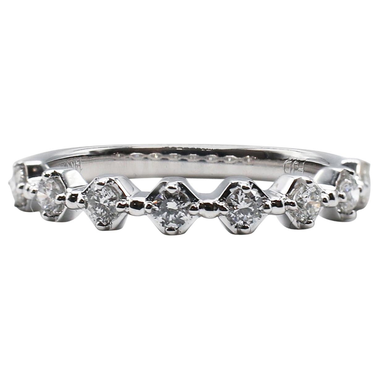 Modern 14 Karat Weißgold Rund Brillant Diamant Ehering Stapelbar Ring im Angebot
